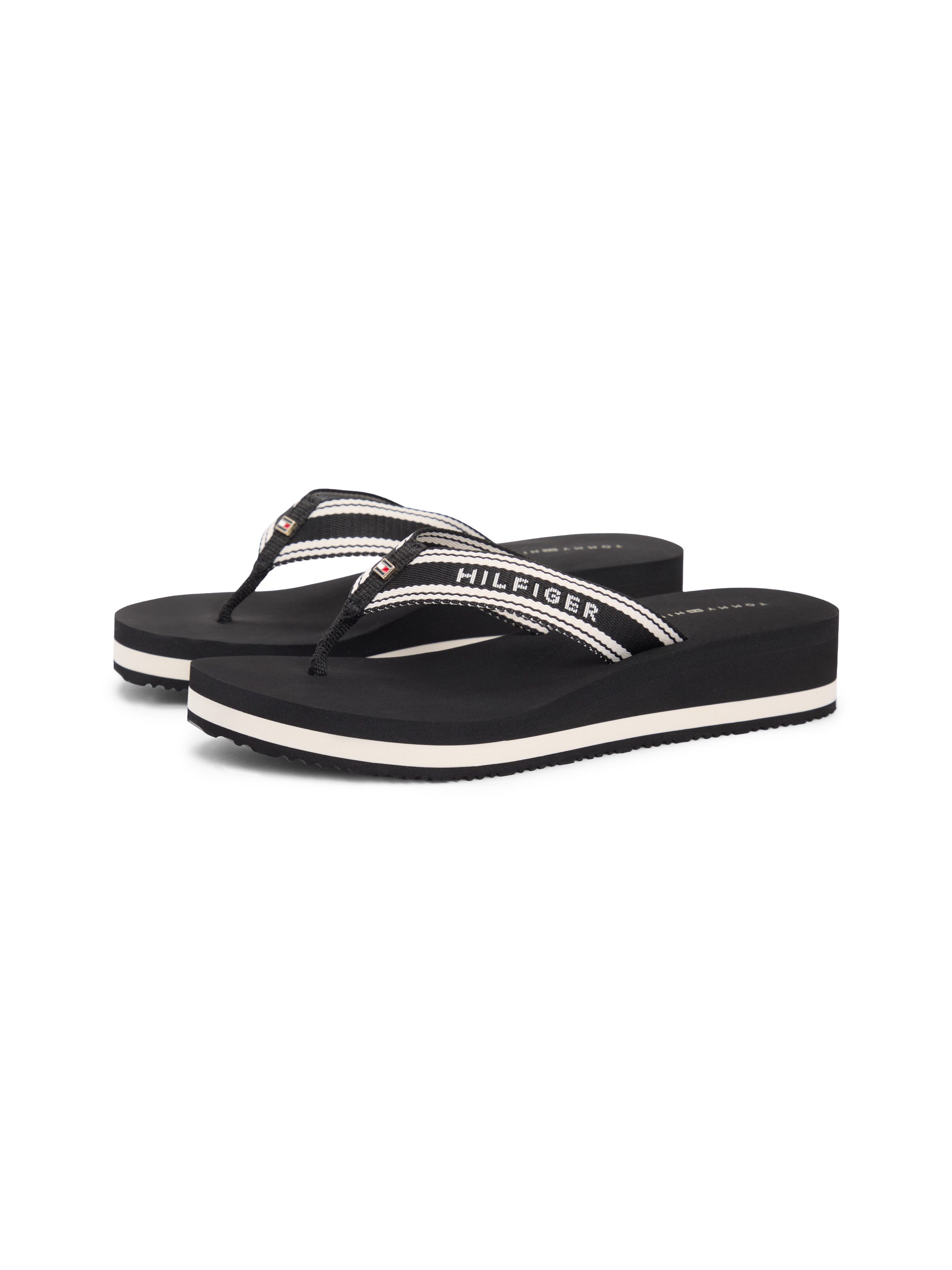 Tommy Hilfiger TH FLAG PRINT SUMMER SANDAL Zehentrenner Keilabsatz, Plateau, Sommerschuh, Dianette mit gestreifter Bandage