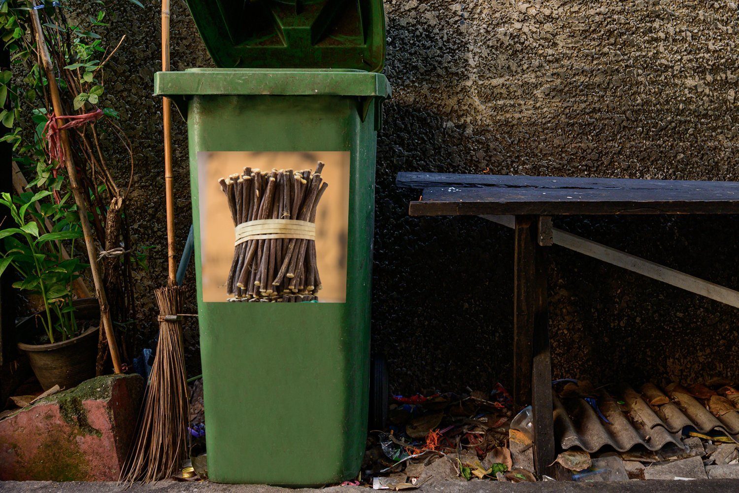 Mülltonne, MuchoWow St), Sticker, Container, (1 von Mülleimer-aufkleber, Abfalbehälter Wandsticker Salzwasserwurzeln Bündel