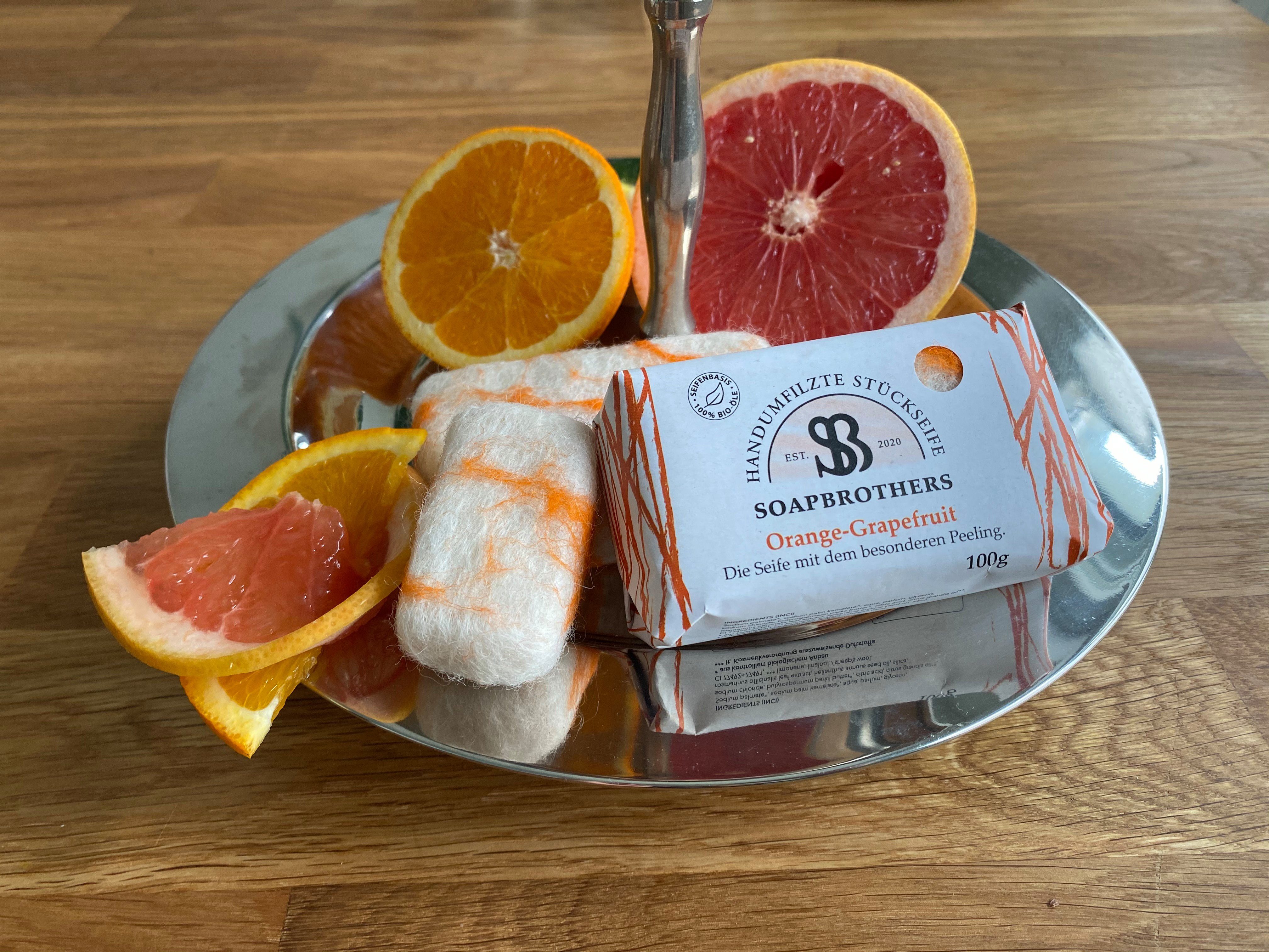 Soapbrothers Gesichtsseife Naturkosmetik Bio Seife mit Filzmantel - Bis zu 4-mal ergiebiger als herkömmliche Stückseifen in nachhaltiger Verpackung - Orange-Grapefruit 100g, 1-tlg., Naturkosmetik