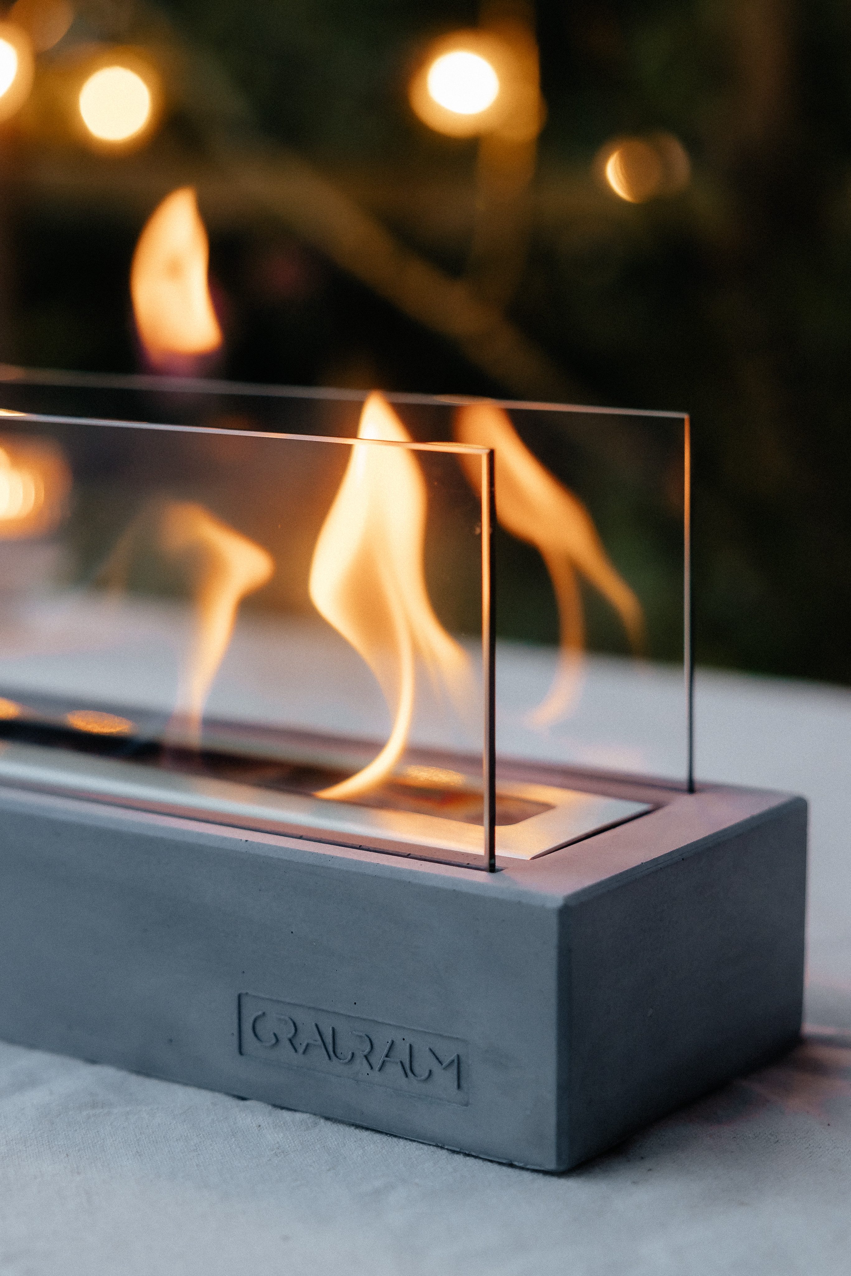 GRAURAUM Tischfeuer 'Tillmann' Ethanol Tischkamin (inkl. Sicherheitsglas, 40cm), Tischfeuer, Tischfeuerstelle, Deckokamin, Betonsockel, Ethanolkamin