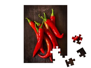 puzzleYOU Puzzle Rote Chilischoten auf einem hölzernen Hintergrund, 48 Puzzleteile, puzzleYOU-Kollektionen Chilis