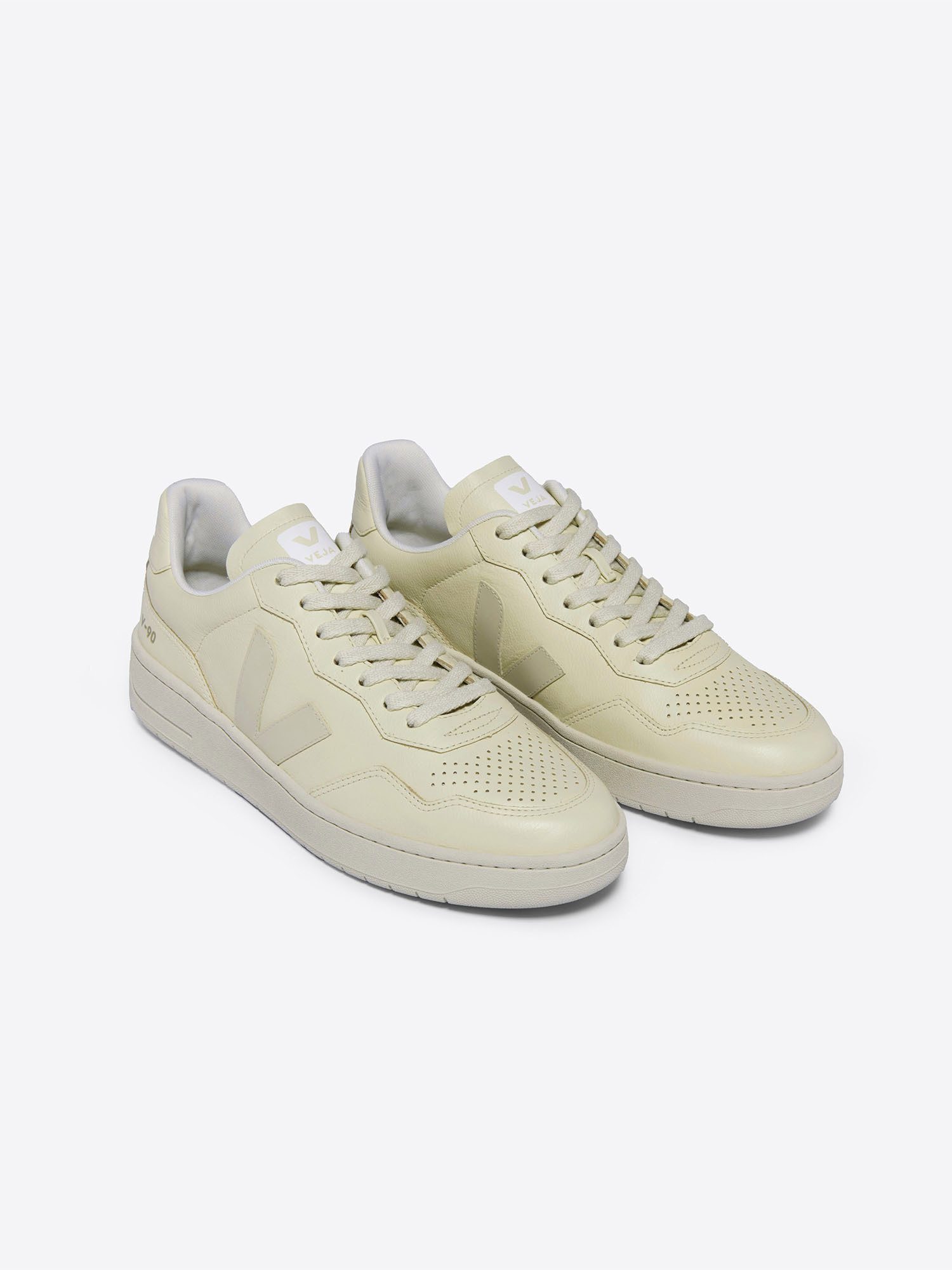 VEJA V-90 Sneaker