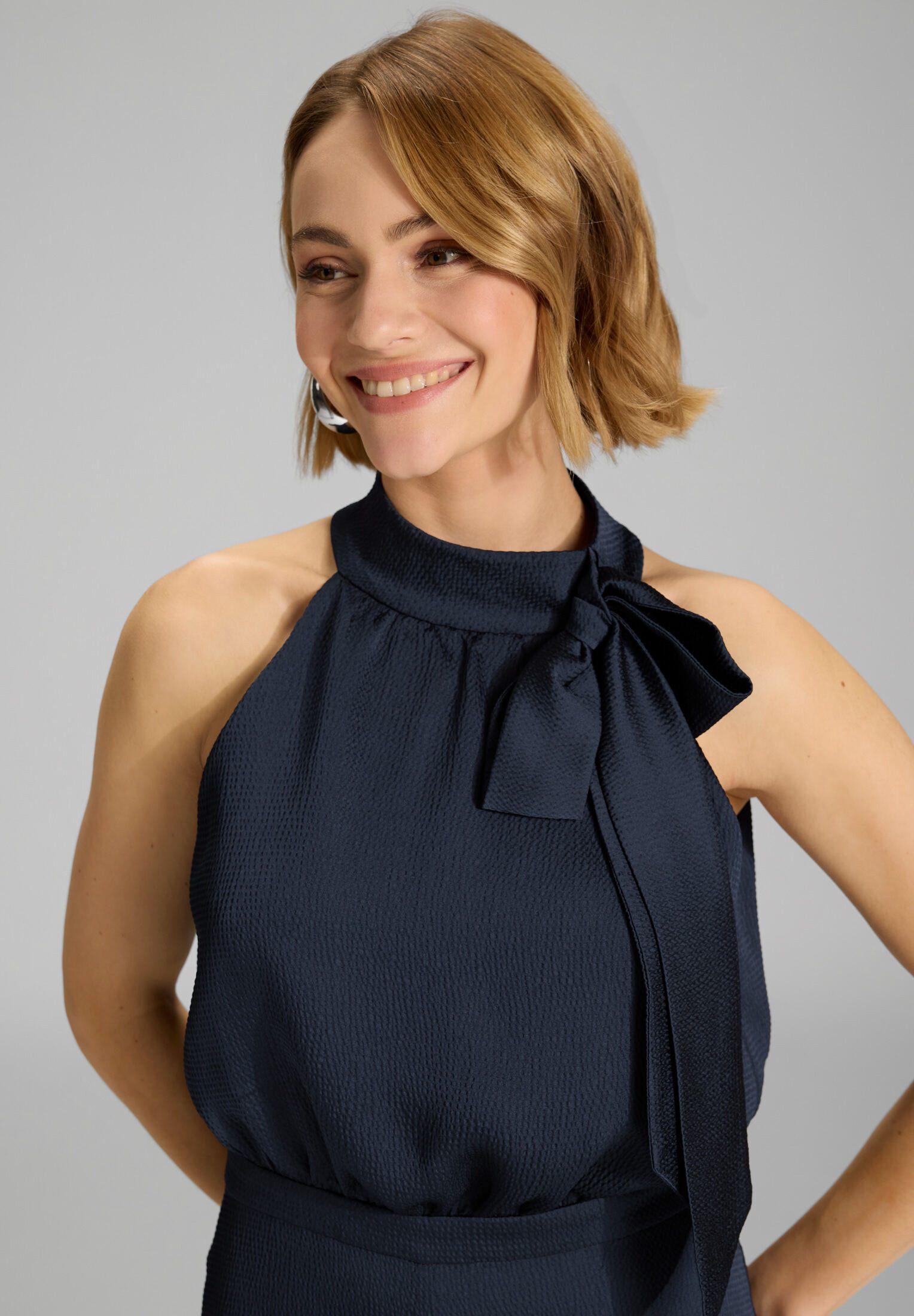 SWING Jumpsuit - Jumpsuit mit Schluppe aus Satin Oberteil in lockerer Passform