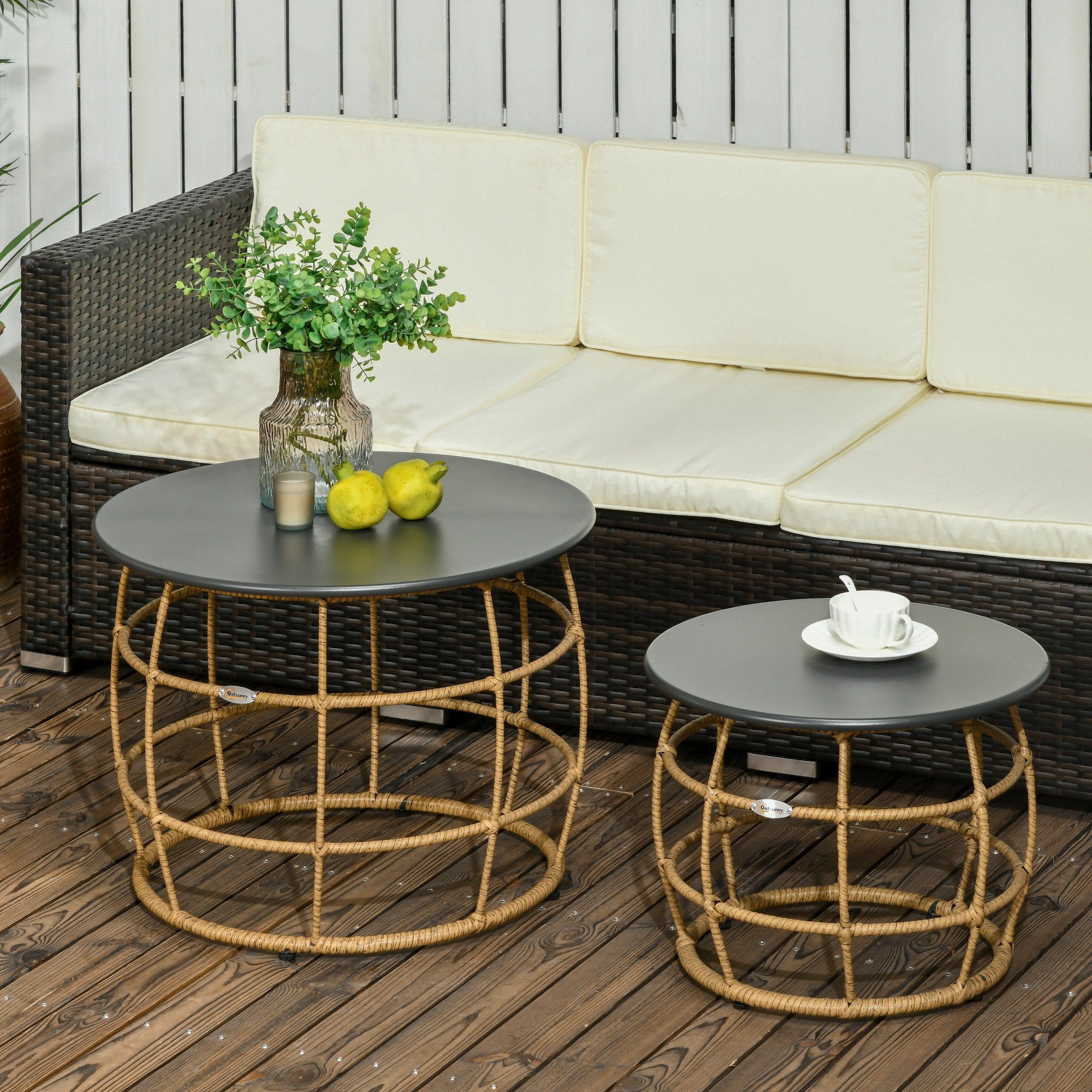 Outsunny Beistelltisch Kaffeetisch mit Tischplatte (Ratten Tisch, 2-St., Ratten Couchtisch), Stahl, PE-Rattan, Sand