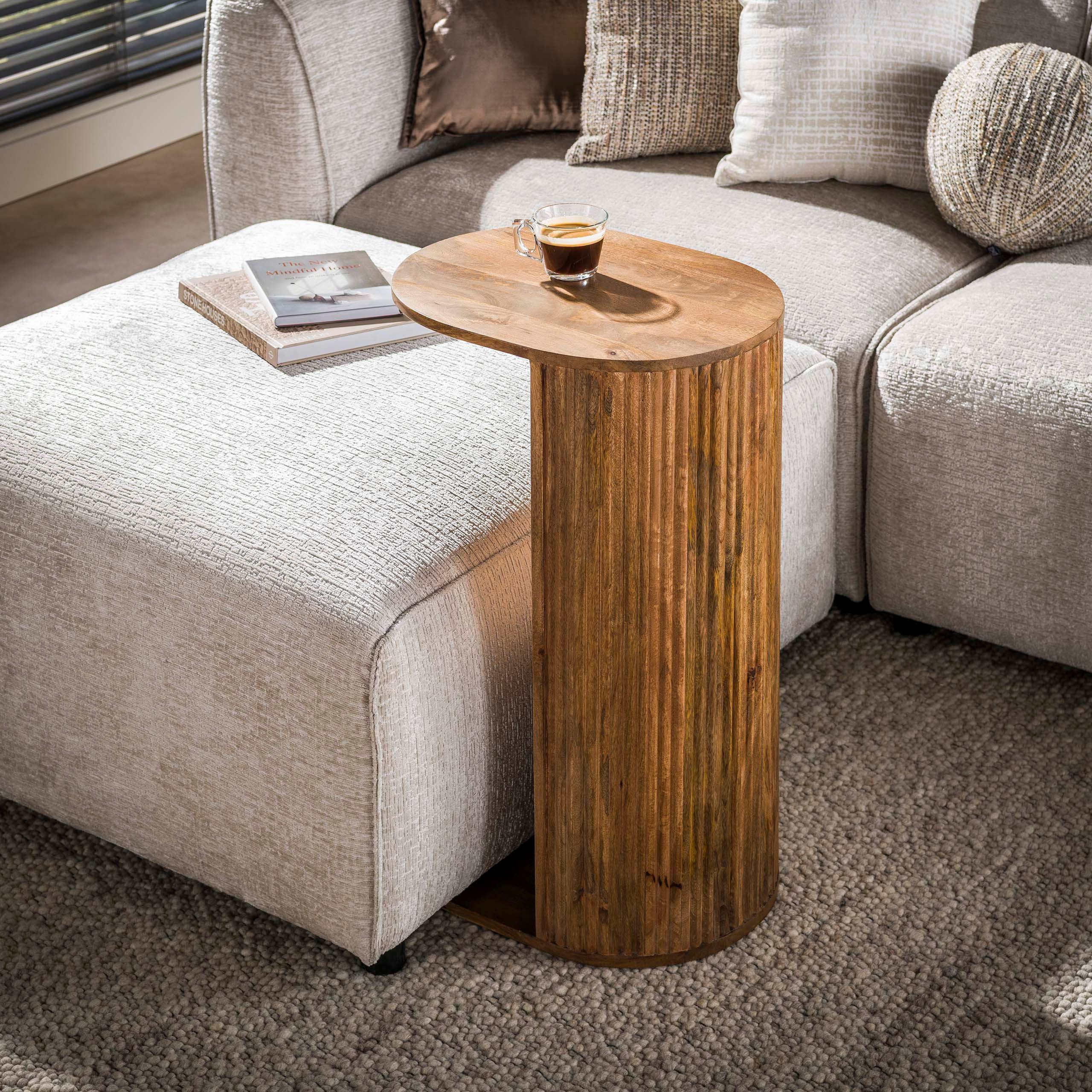 alesvelt Beistelltisch WAVE C-SHAPE Eleganter Sofa-Tisch aus Mangoholz im Lamellen-Design (1-Tisch), 35x45x70cm