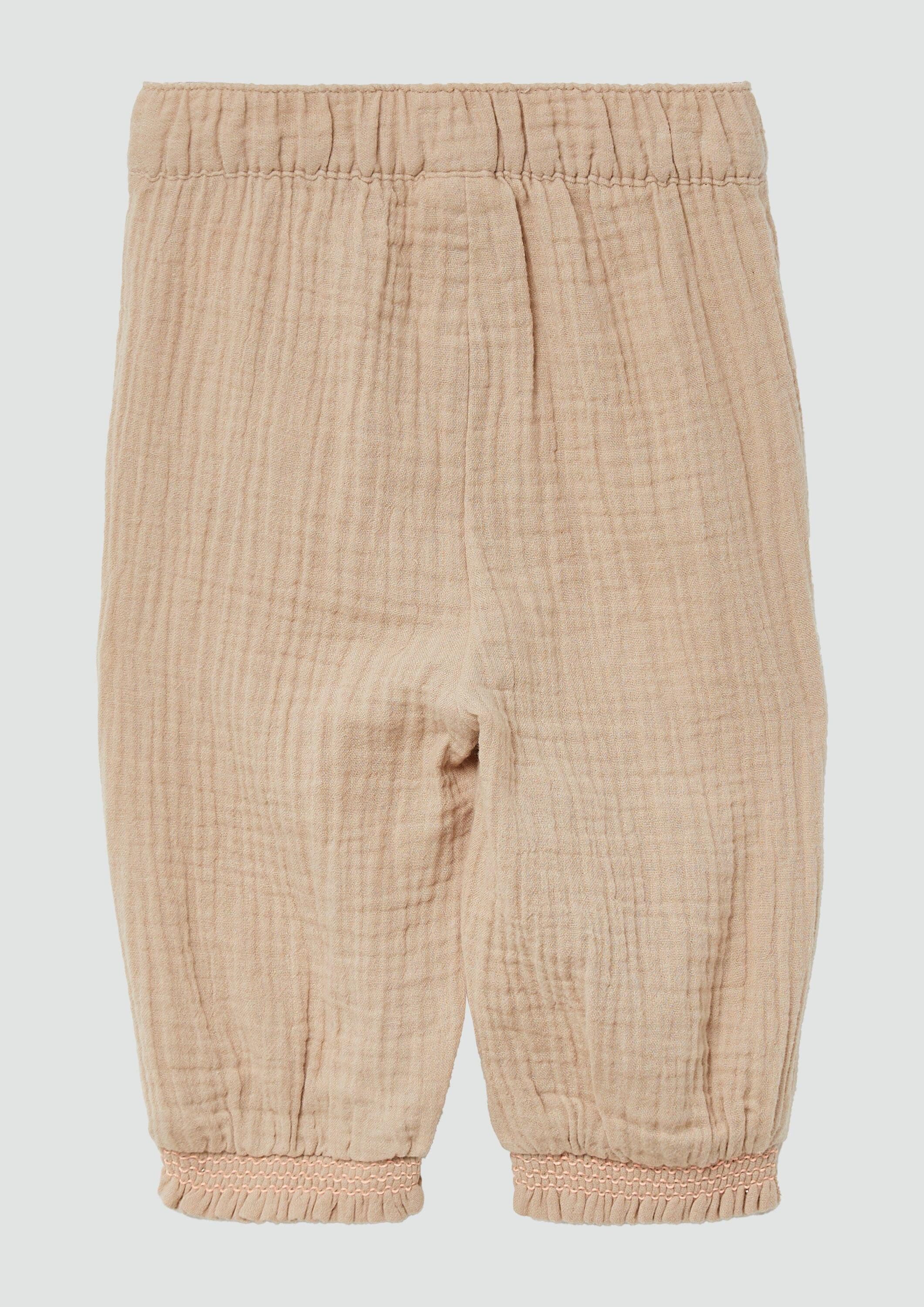 s.Oliver Chinos Hose Strukturierte Hose im Loose Fit mit Smok-Details – Bild 2 von 3
