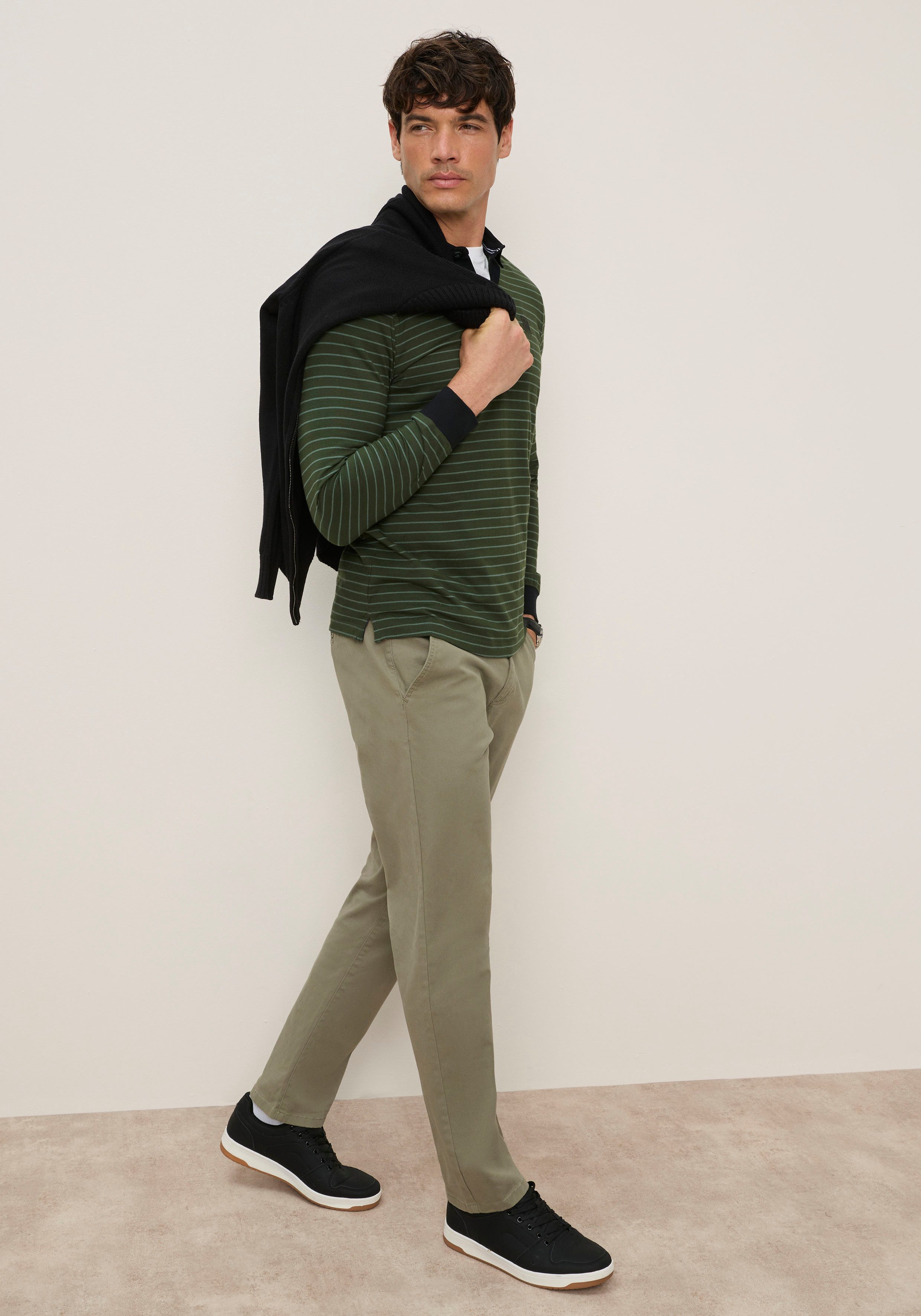 Zum Outfit 8
