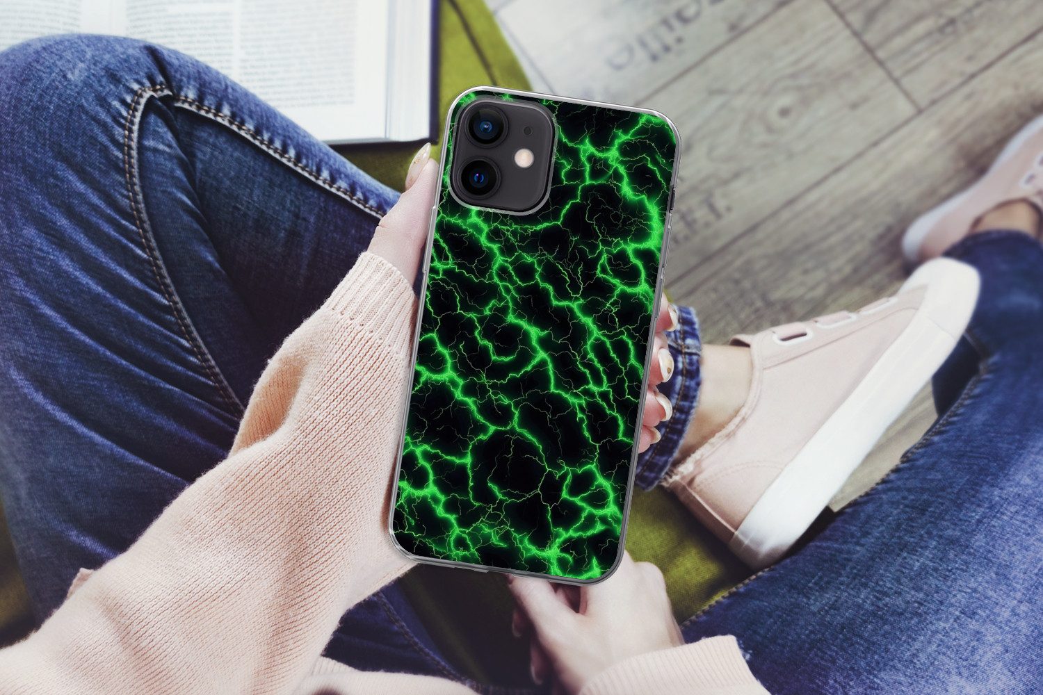 MuchoWow Handyhülle für Apple iPhone 12 Spiele - Blitzschlag - Grün - Energie, Smartphone-Bumper, Print, Handy Schutzhülle Dünn