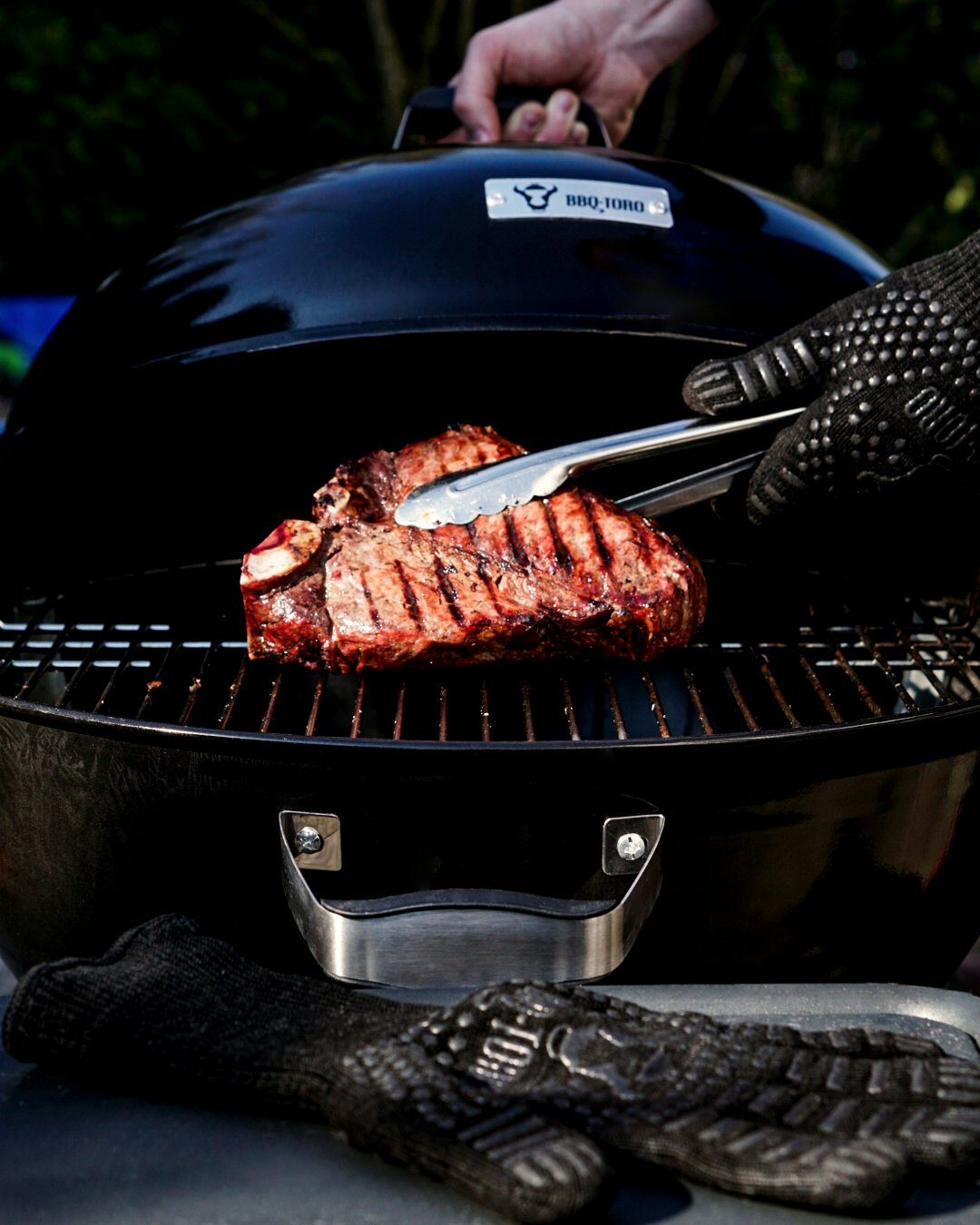 BBQ-Toro Holzkohlegrill Kugelgrill Ø 57 cm, Grillfläche Ø 53,5 cm, BBQ Kugelgrill Holzkohle