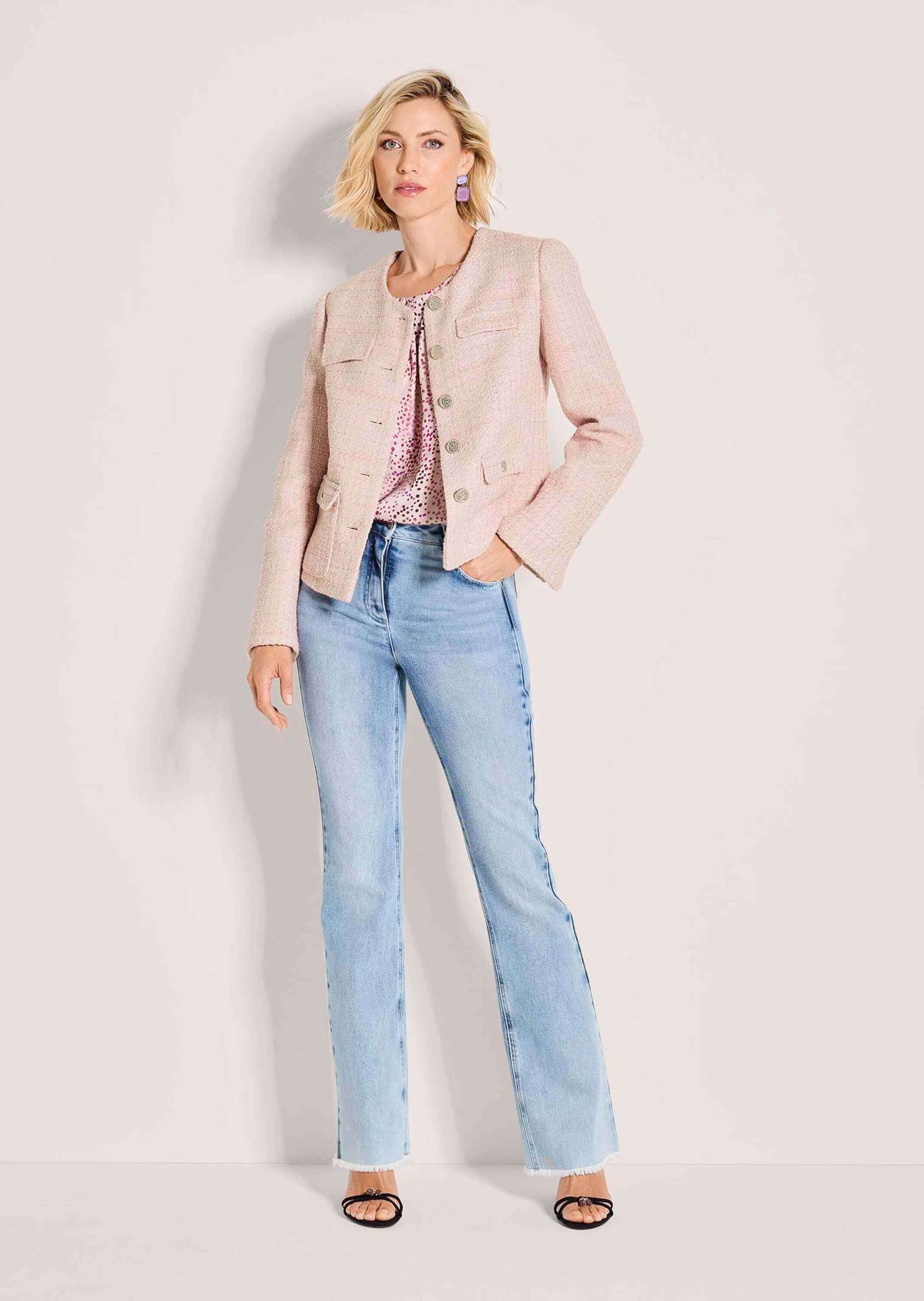 MADELEINE Kurzblazer Bouclé-Blazer mit Glanzakzenten Kurzblazer mit Rundhals, Pattentaschen, Knopfleiste und Langarm
