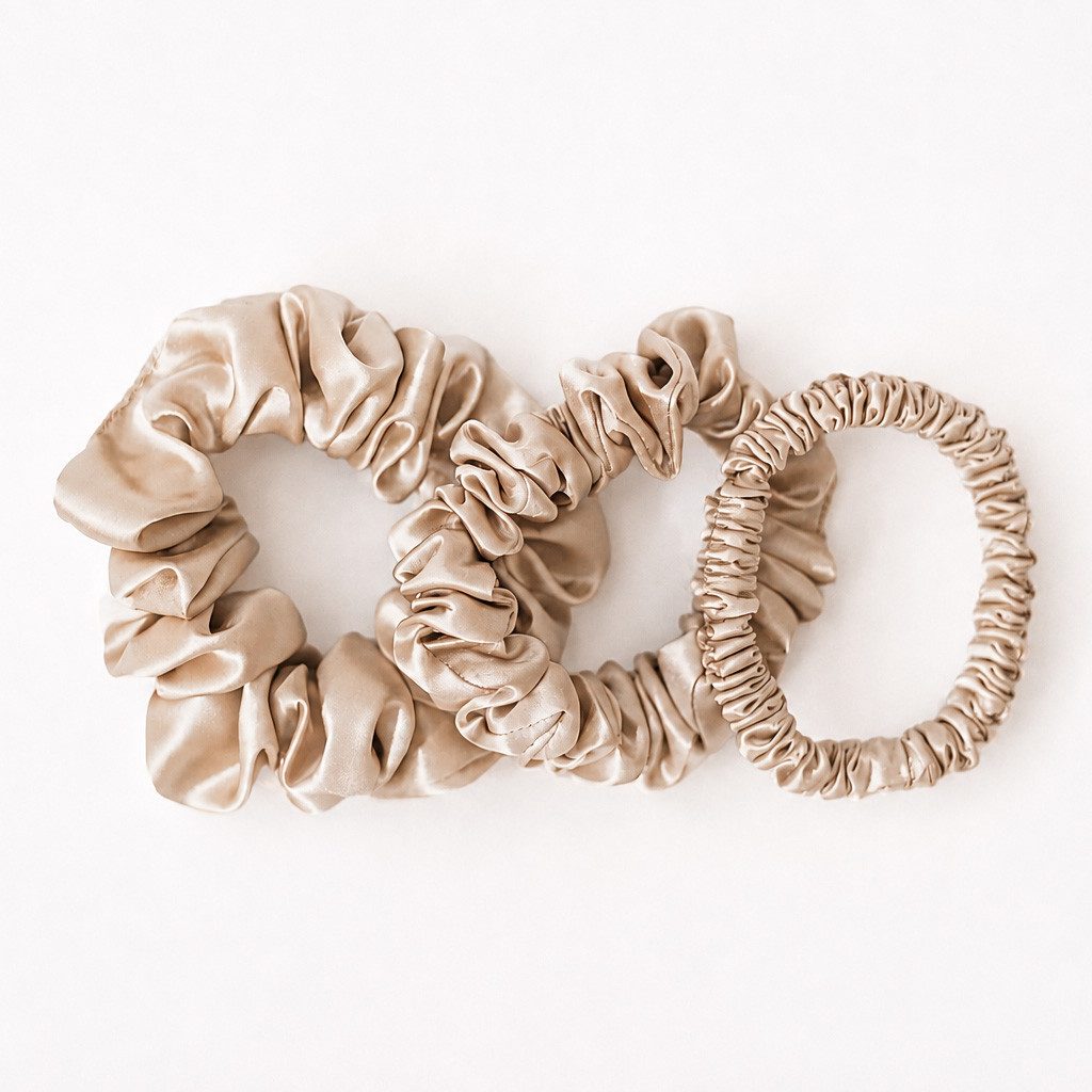 bene-sleep. Haargummi bene-sleep Scrunchies 3er-Set aus 100 % Maulbeerseide, 22 Momme, 3cm, 2cm, 1cm