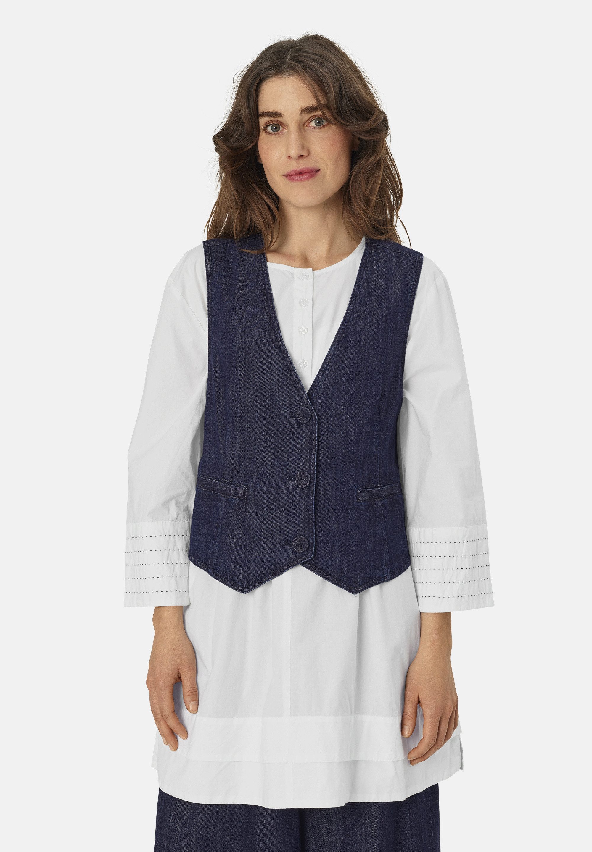 Masai Strickweste MaJulesa Leicht figurbetonter Schnitt, schmeichelhafte Silhouette