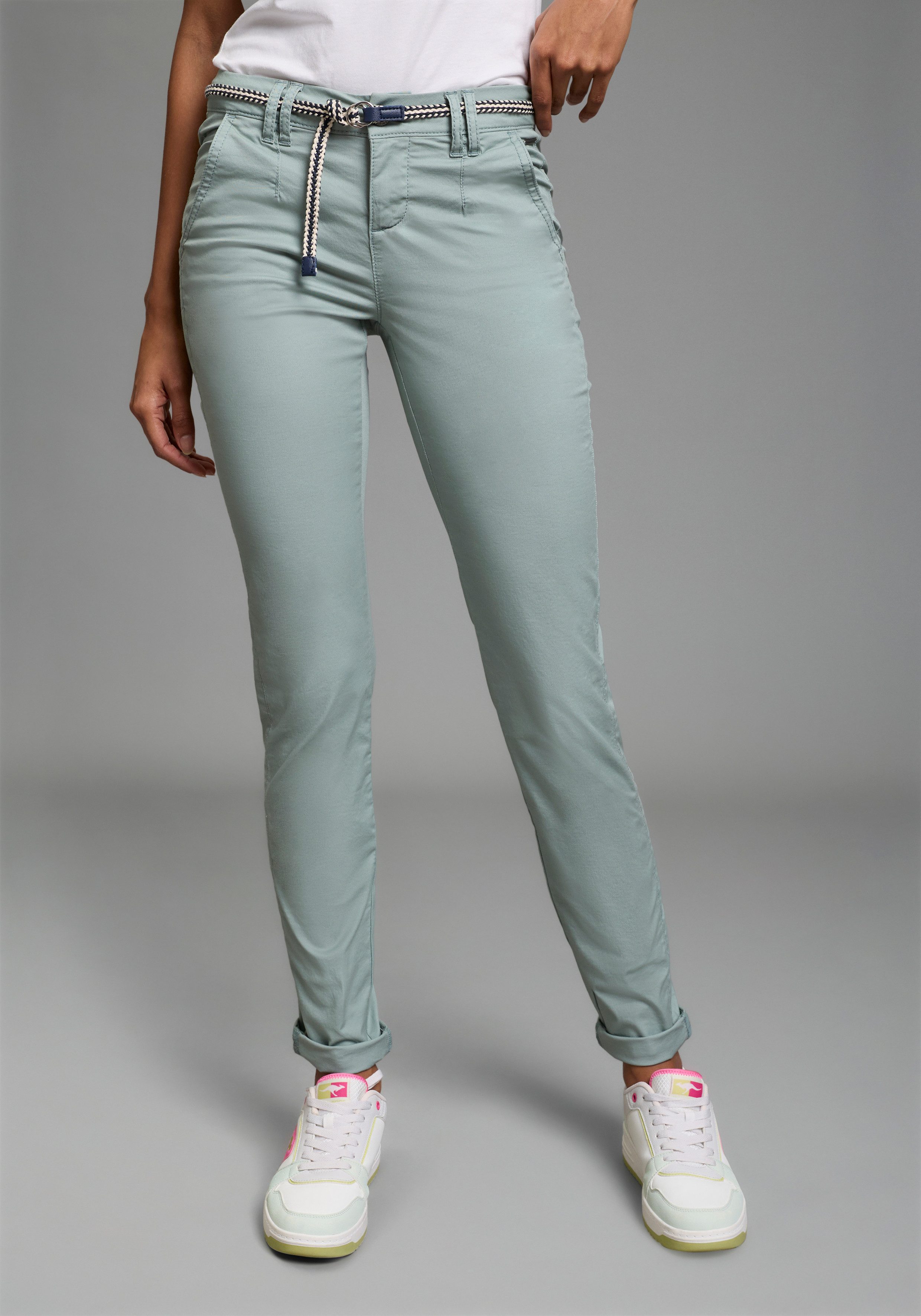 KangaROOS Chinohose (Set, 2-tlg., mit Gürtel) in schmaler Form, mit Kordel zu binden. € 77,99, (€ 77,99 pro 1 Stk).