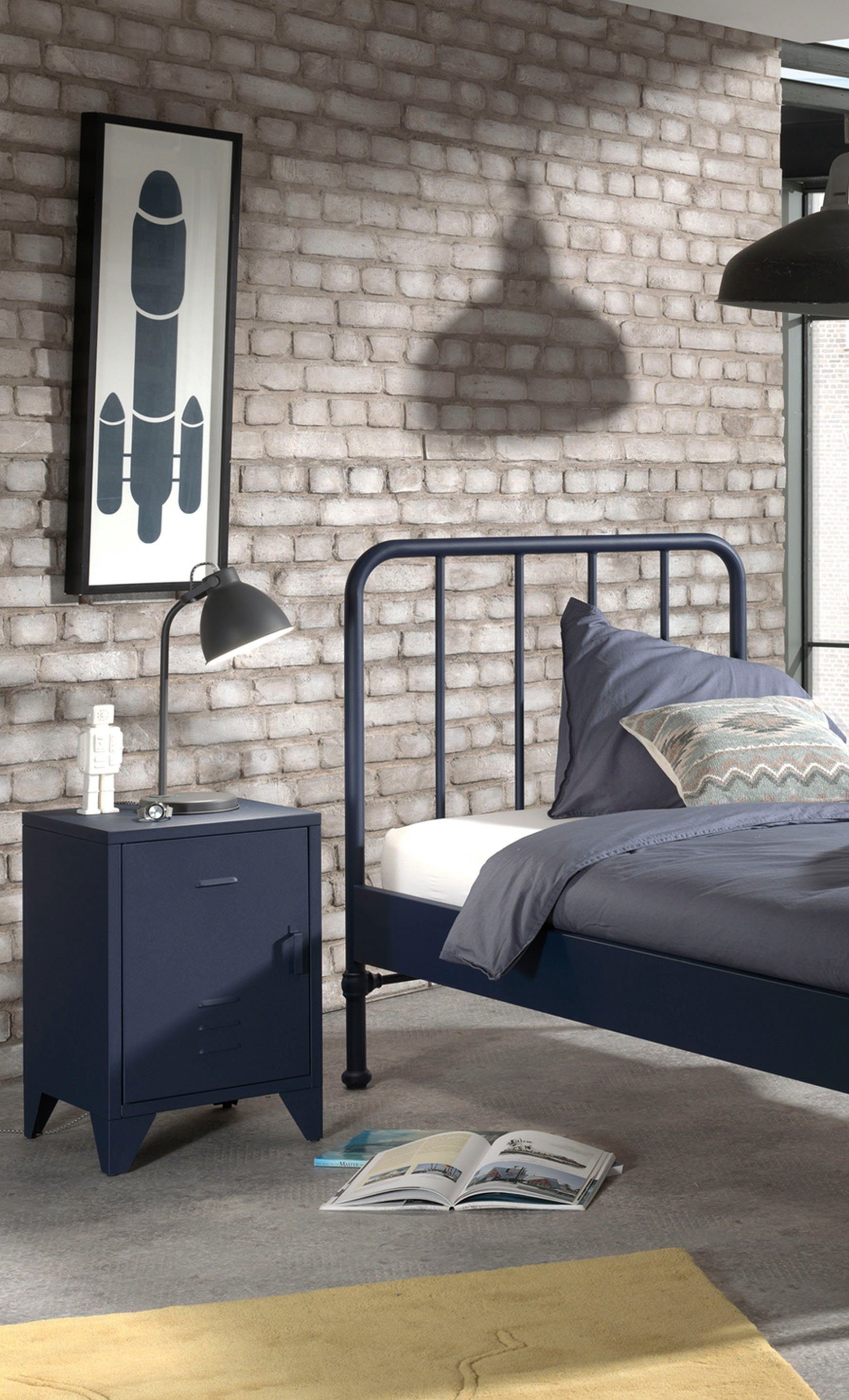 Vipack Nachtkonsole Bronxx, mit 1 Tür mit Magnetverschluss, dahinter 2 geräumige Fächer (B/H/T ca. 40x60x40cm, moderner Industrial-Style, verschiedene Farben)