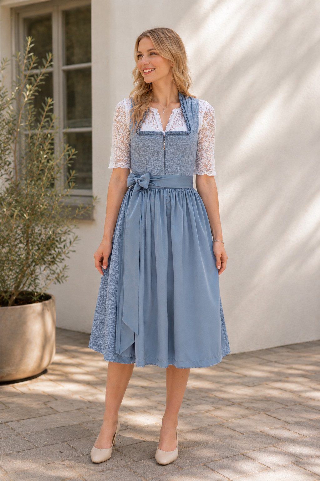 Alpenmärchen Dirndl Midi Dirndl Liane in eisblau - ALM1042