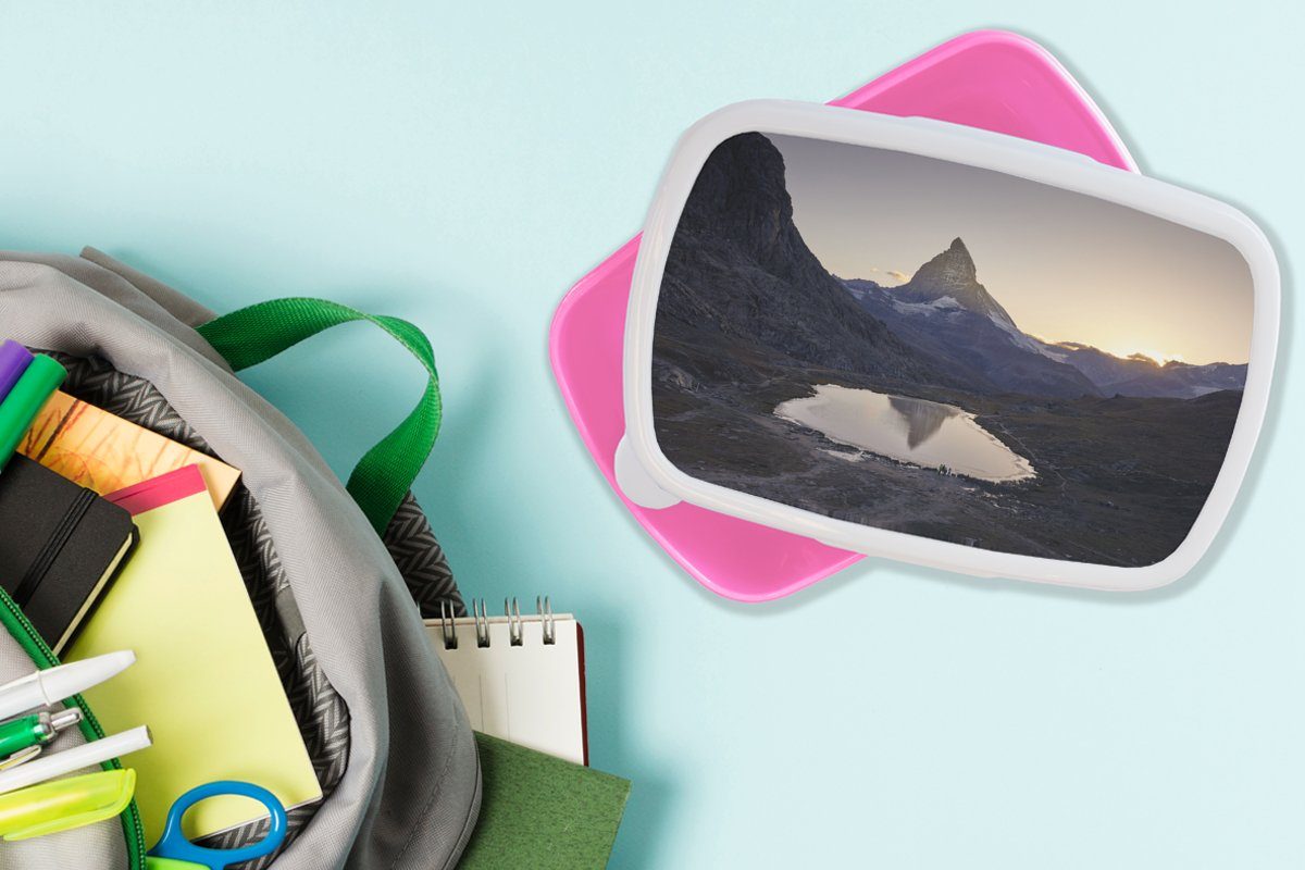 Snackbox, Das Brotdose der der und Matterhorn Sonnenaufgang Kunststoff, Erwachsene, für Kunststoff Kinder, Schweiz, (2-tlg), rosa MuchoWow Brotbox bei Riffelsee Lunchbox in Mädchen,