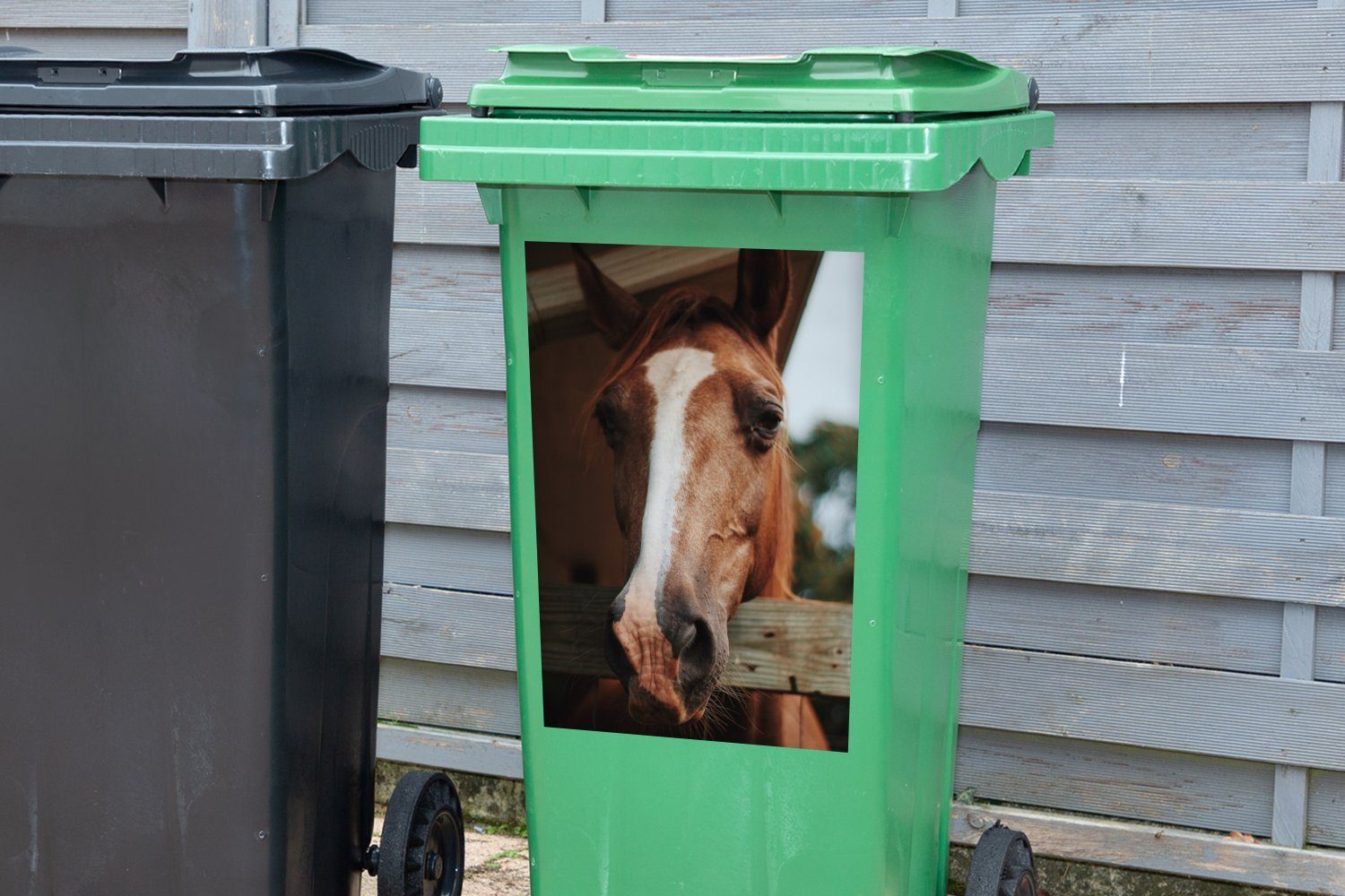 Pferdestall Sticker, Abfalbehälter MuchoWow Mülltonne, Container, - (1 Zaun Mülleimer-aufkleber, St), Wandsticker Pferde -