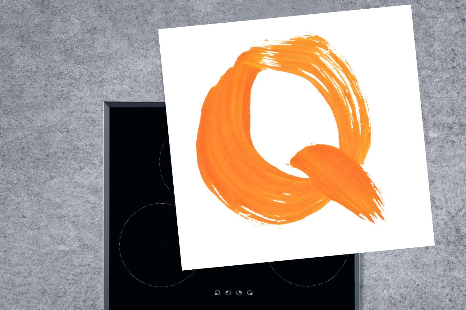78x78 Vinyl, orangefarbener Q, Ein cm, tlg), (1 MuchoWow für Arbeitsplatte Buchstabe Herdblende-/Abdeckplatte Ceranfeldabdeckung, küche