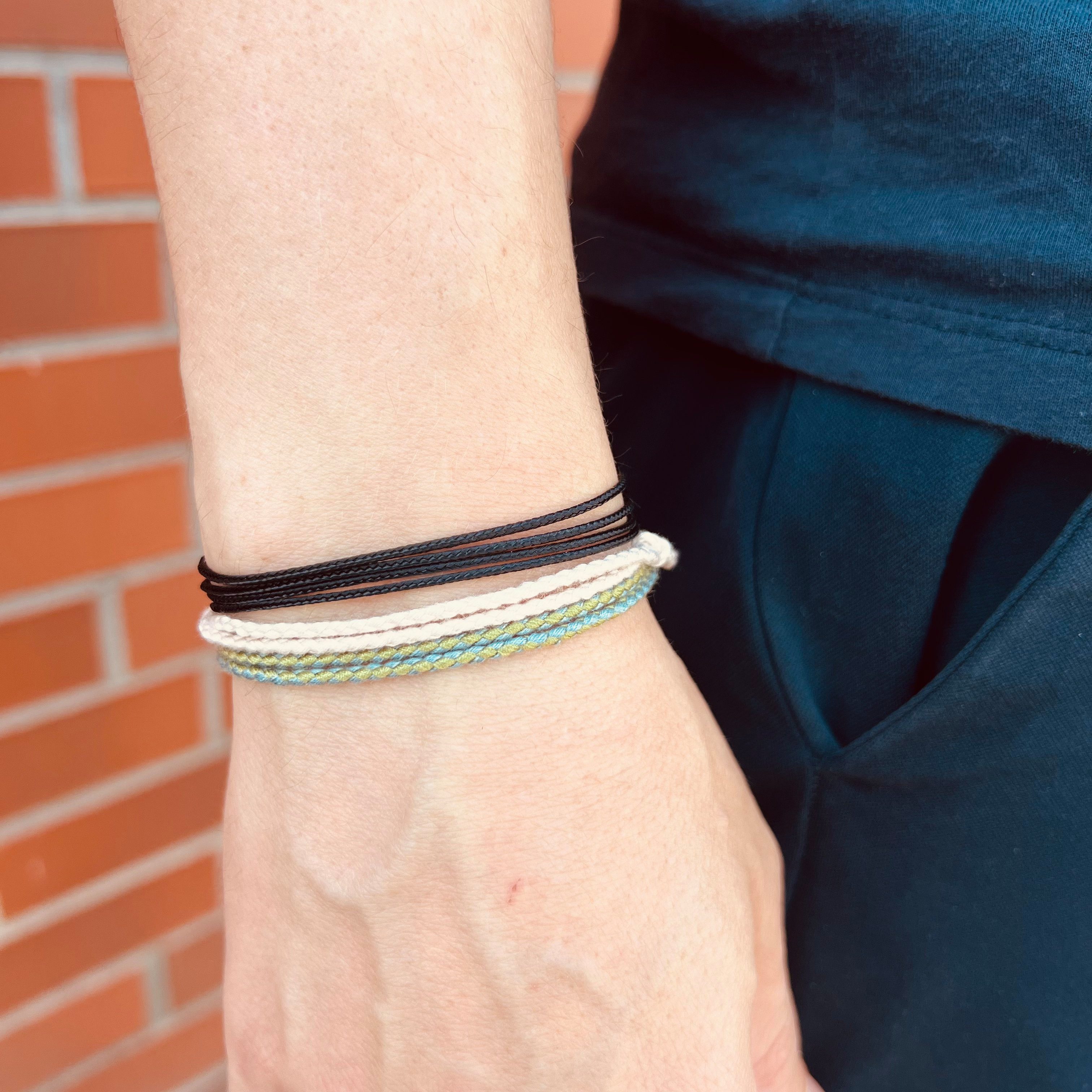 Made by Nami Armband Set Armband Herren Damen bunt mit verschiedenen Armbändern, aus Stoff und Edelstahl - Schlichtes Design - Wasserfest – Bild 4 von 4