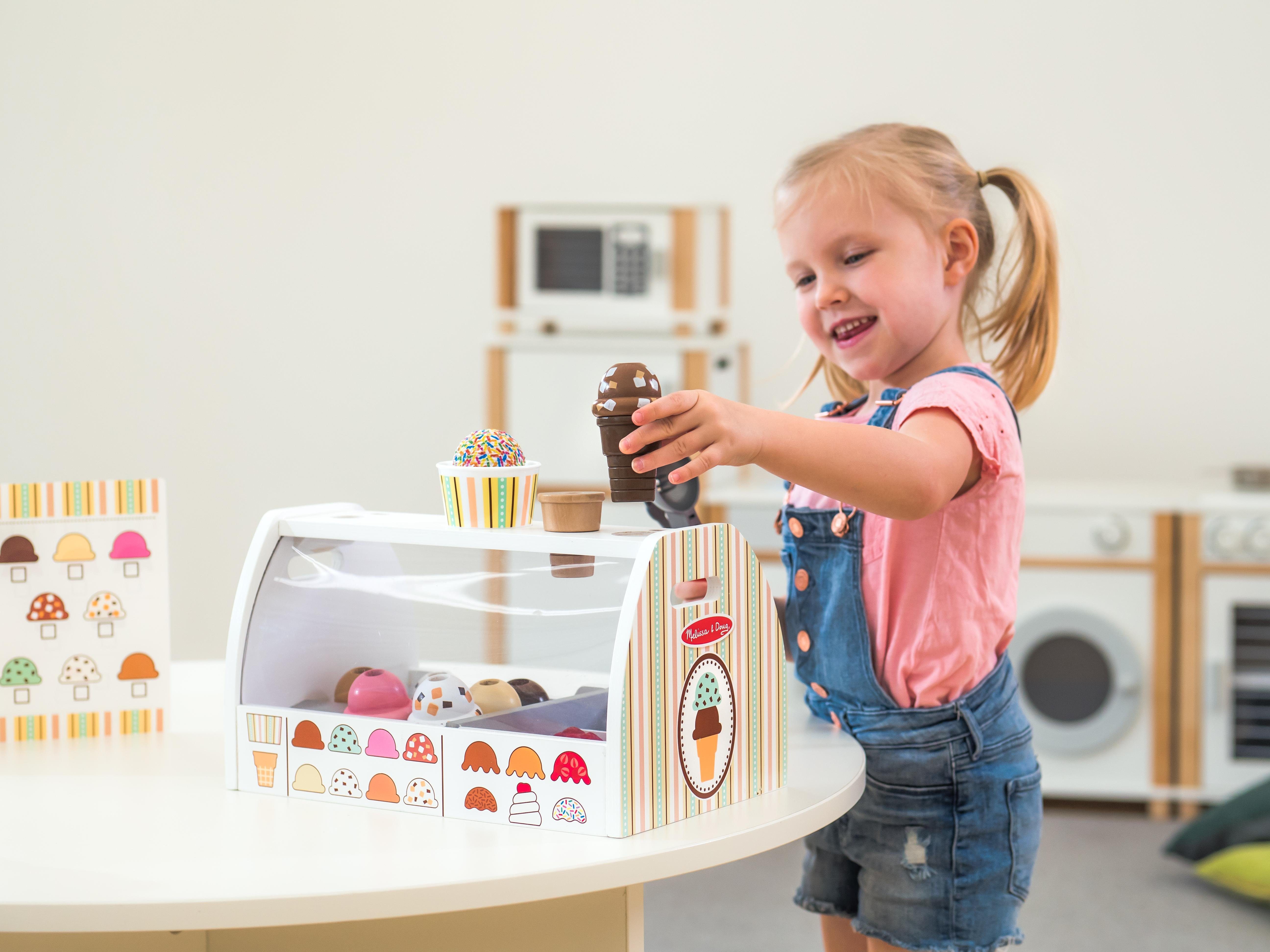 Melissa & Doug Kinder-Haushaltsset Eistheke aus Holz Rollenspiel Holzspielzeug für Kinder, (28-tlg)