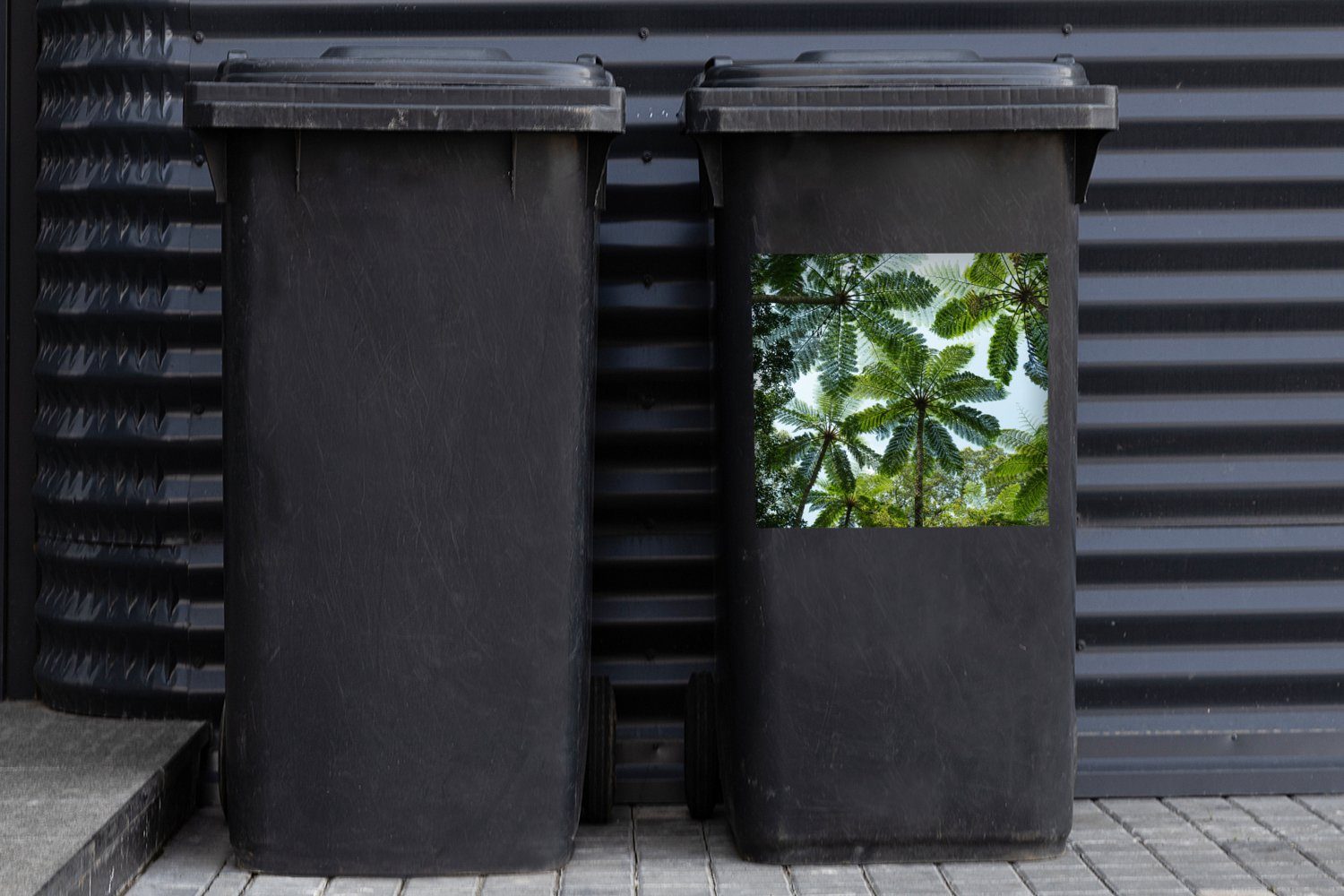 Sticker, St), MuchoWow Mülltonne, Wandsticker (1 im Mülleimer-aufkleber, Blätter Container, Abfalbehälter Dschungel und Bäume