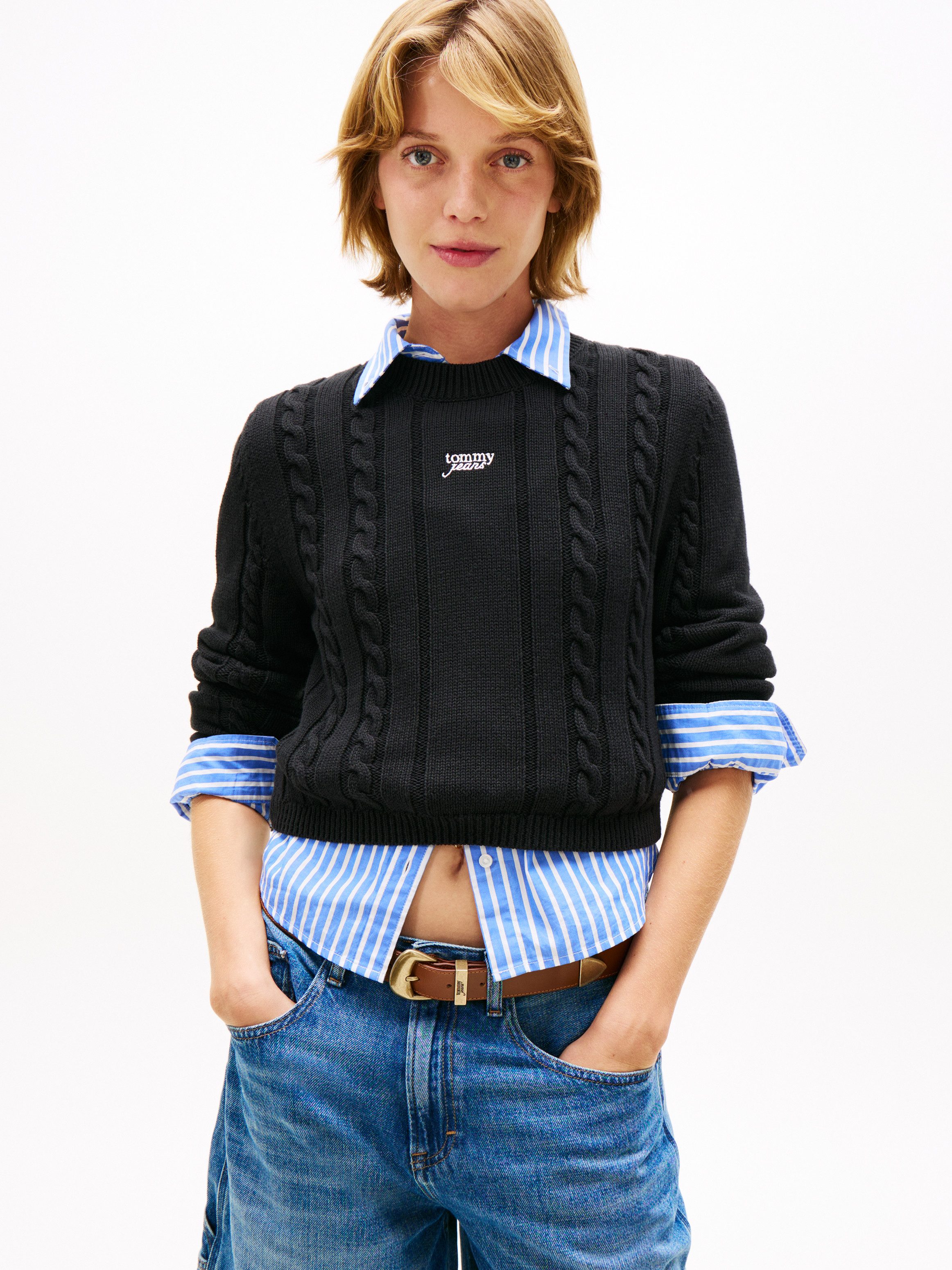 Tommy Jeans Strickpullover TJW CABLE SCRIPT SWEATER mit Zopfmuster