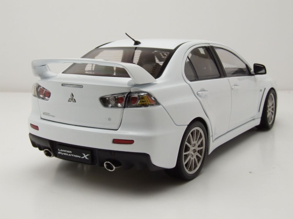 Sun Star Modellauto Mitsubishi Lancer Evo X weiß metallic, Maßstab 1:18