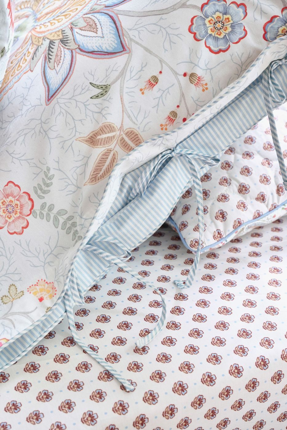 PiP Studio Dekokissen Dekokissen PIP Mumbai Morning Light Blue 53x53 Hellblau, 53 x 53 cm