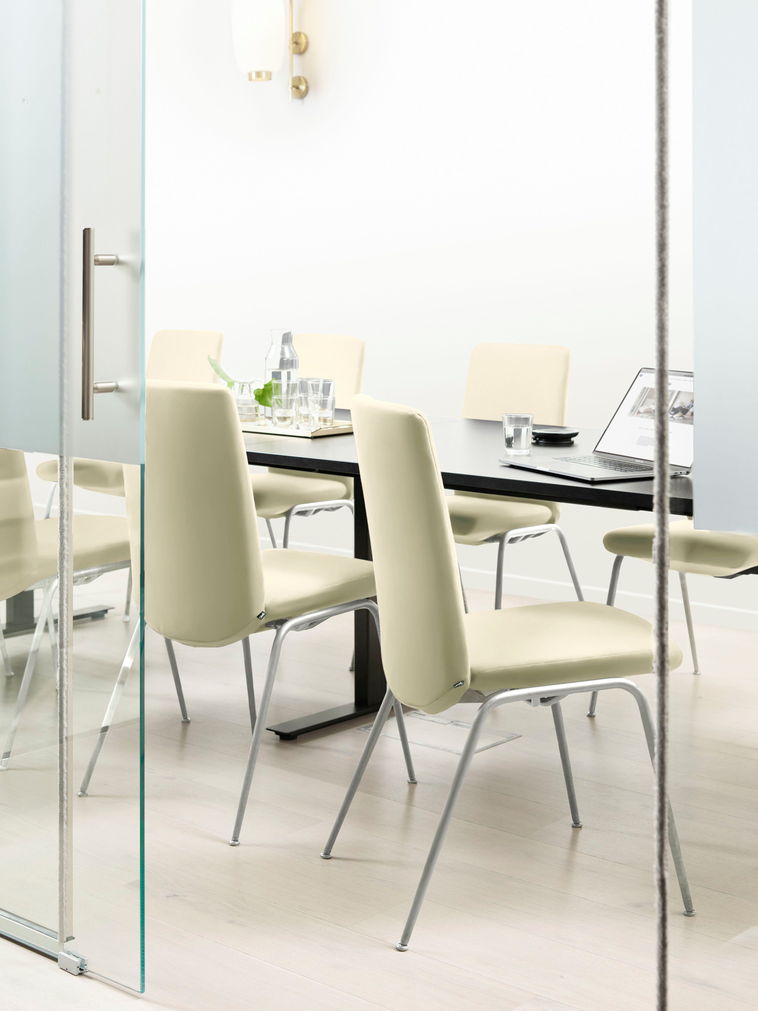 Artikel klicken und genauer betrachten! - Zeitlos elegant präsentiert sich der Polsterstuhl »Laurel« mit Vierfußgestell von Stressless. Dank des angenehmen Polsters und High Back mit BalanceAdapt™ Funktion stellt er viel Sitzkomfort zur Verfügung. Für einen sicheren Stand sorgt dabei das filigran wirkende Stahlrohrgestell in matter Chromausführung. Es besticht durch seine trendige U-Form und die ausgestellte Anordnung. | im Online Shop kaufen