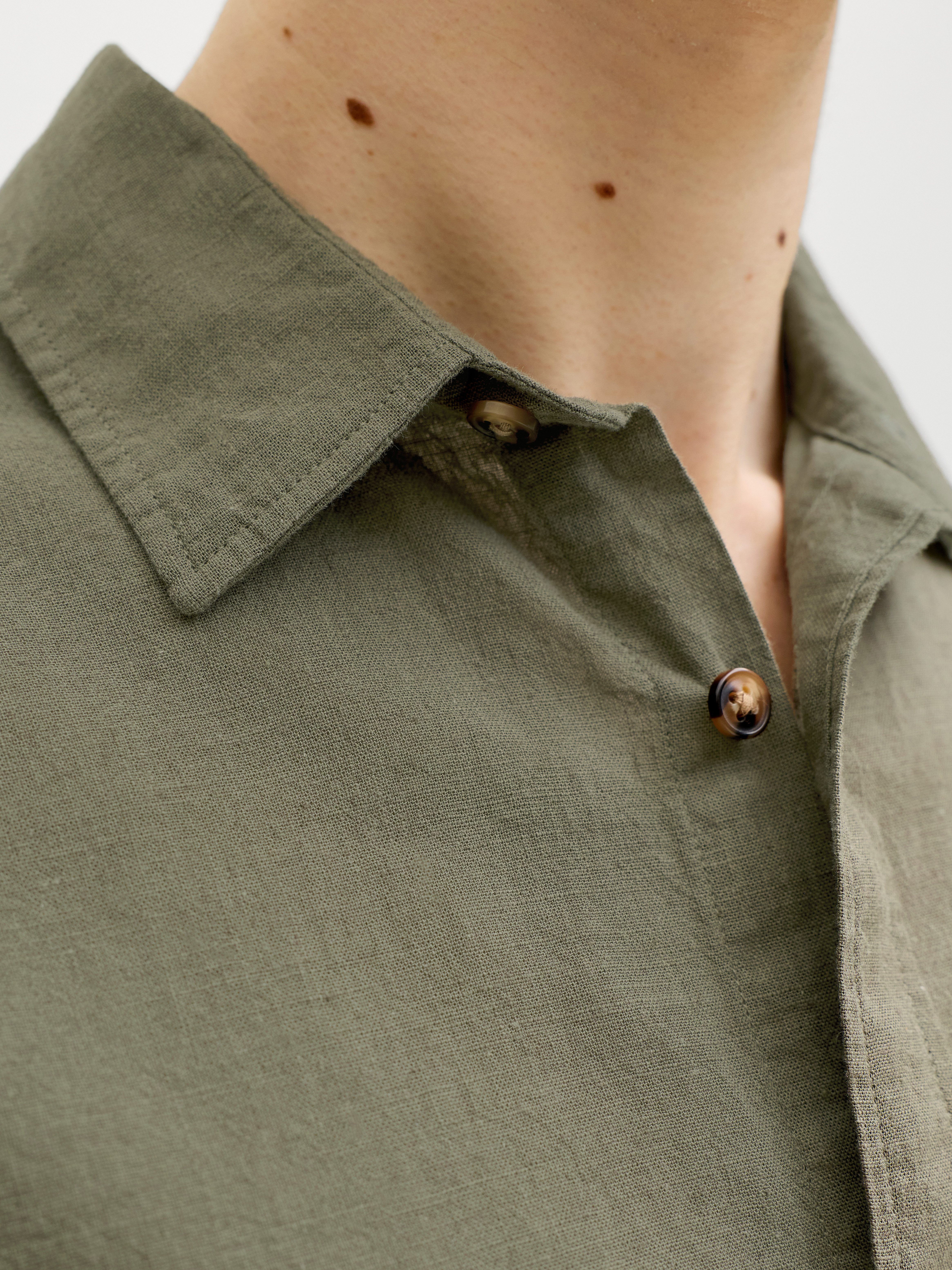 Jack & Jones Kurzarmhemd JJESUMMER LINEN BLEND SHIRT S/S SN Baumwolle mit Leinen, regular fit