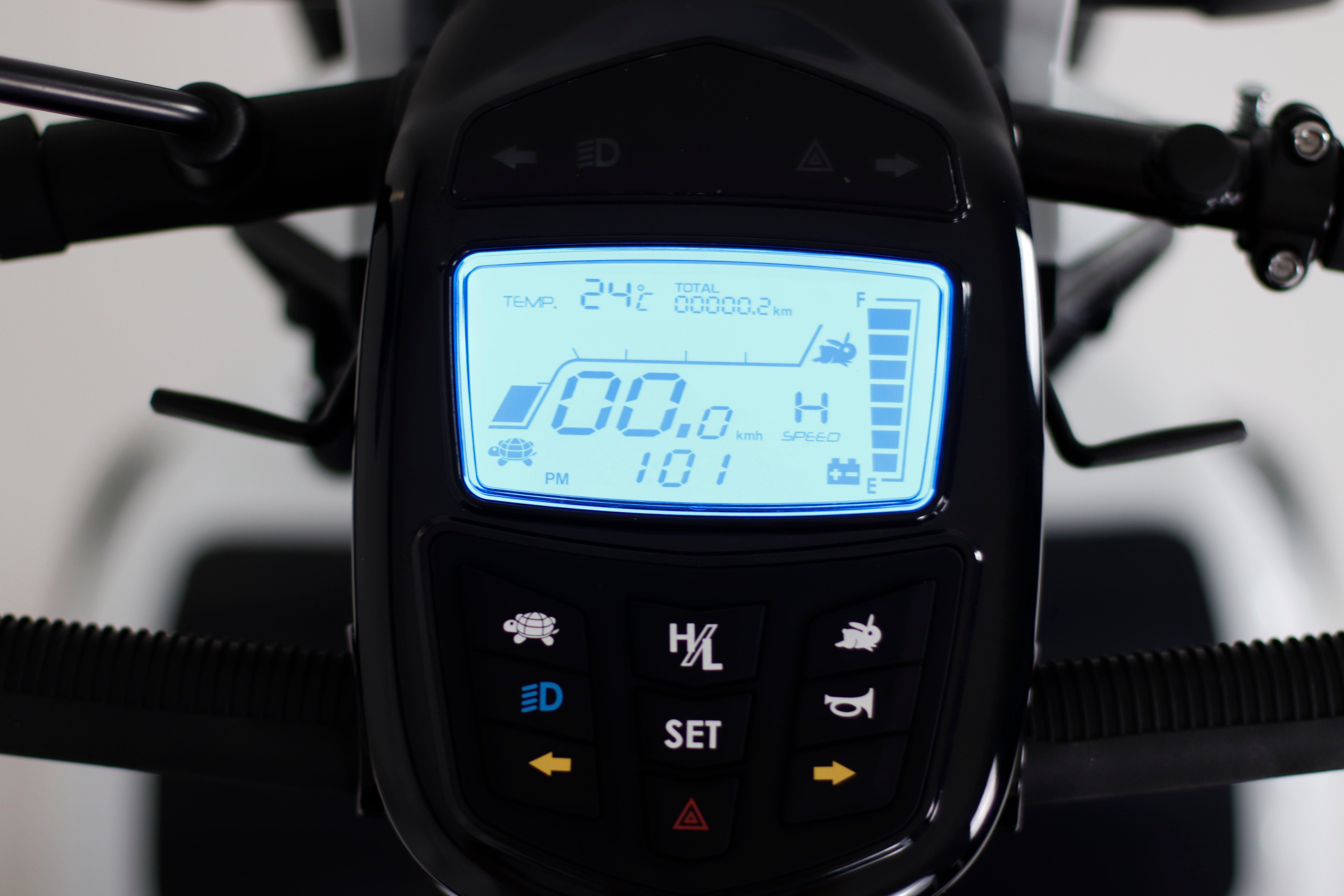 km/h, 15 LCD-Display Elektromobil mobilis M74,