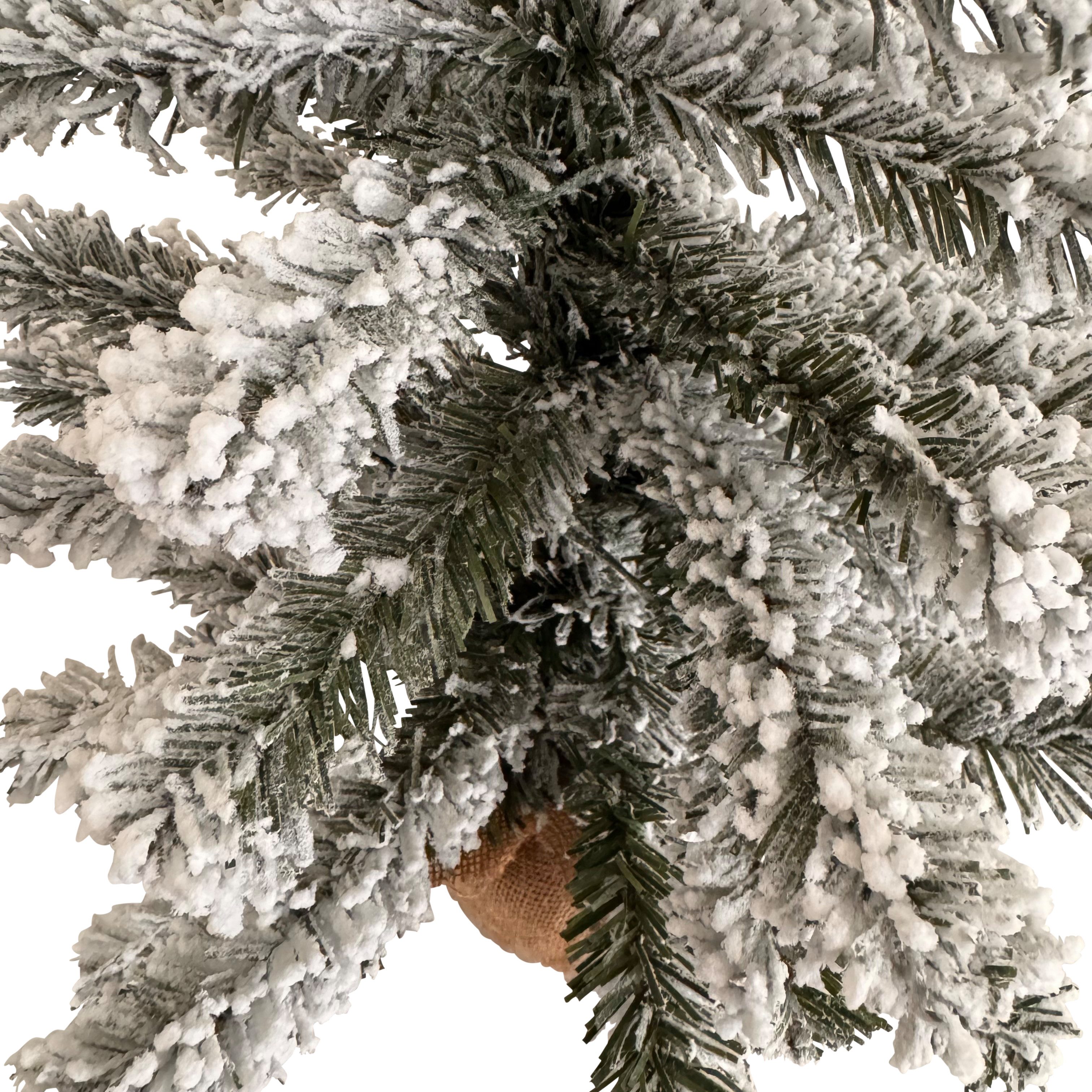 Online-Fuchs Künstlicher Weihnachtsbaum mit Schnee bedeckt und LED-Beleuchtung inkl. Timer - Weihnachtsdeko, 90 cm kleiner Tannenbaum, 50 warmweiße LEDs sorgen für ein stimmungsvolles Ambiente