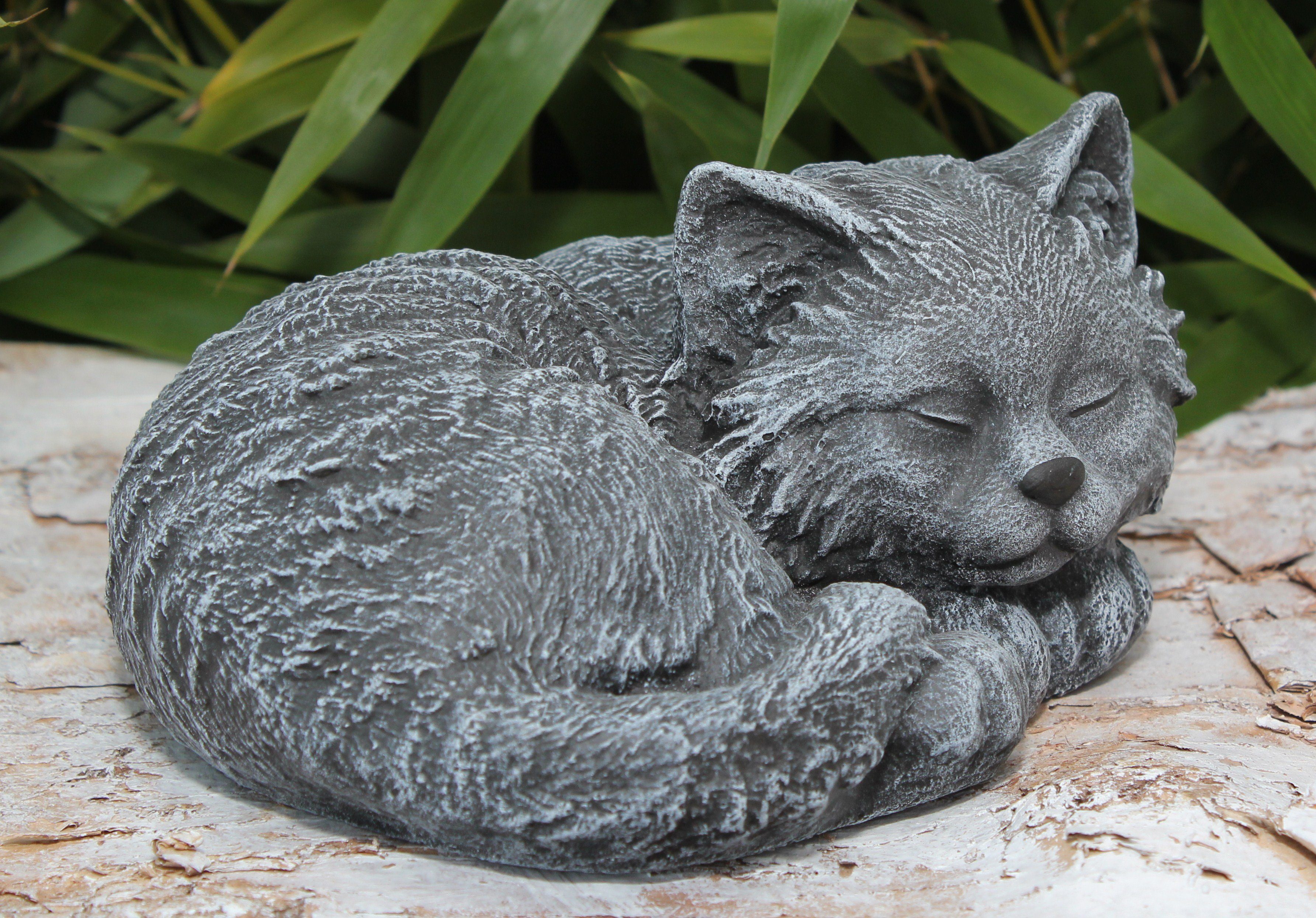 Kunsthandwerk Germany Steinfigur Tiefes Haus Garten, - Made schlafend für Tierfigur Dekofigur in Katze frostsicher, wetterfest, und