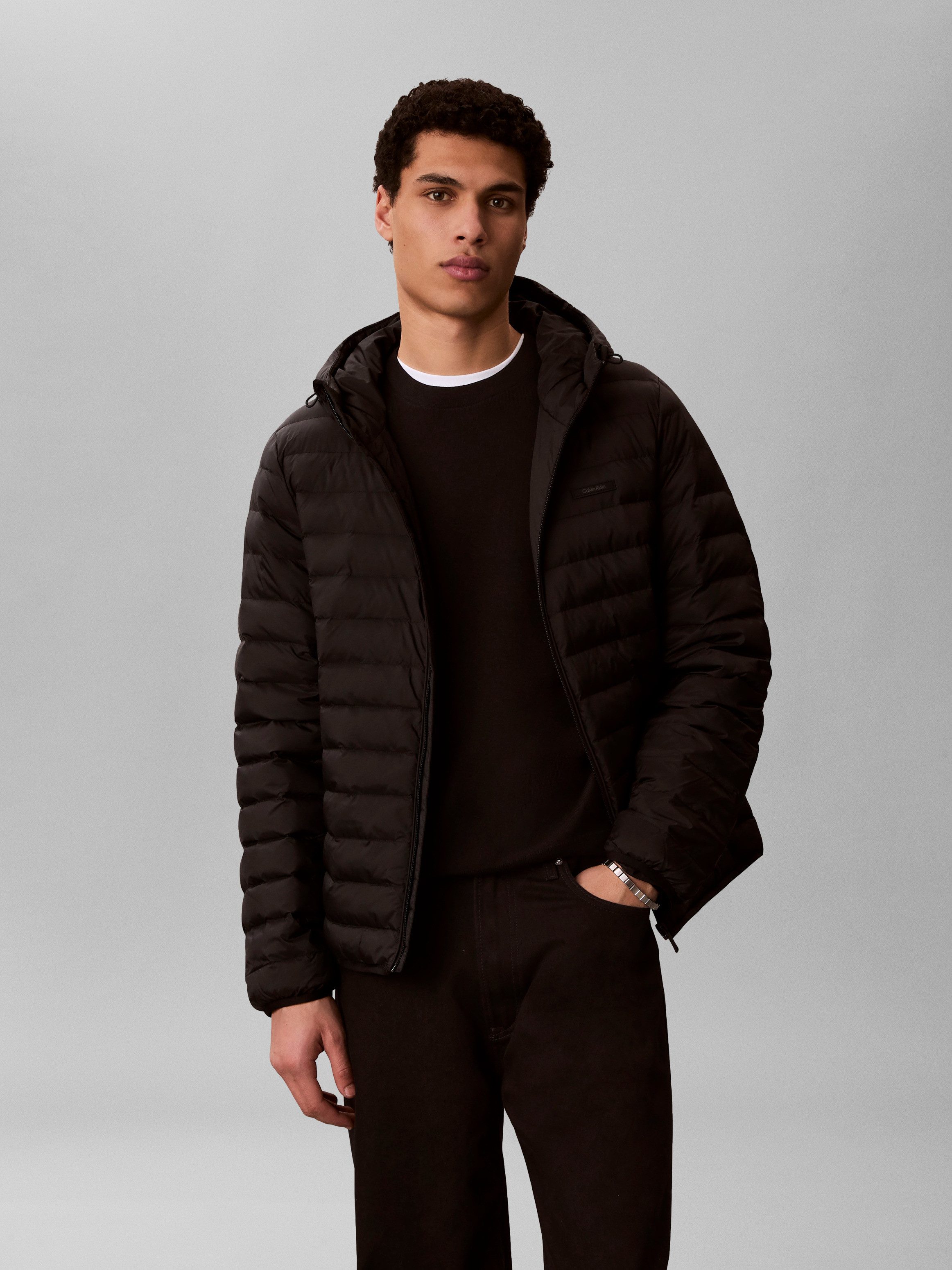 Calvin Klein Funktionsjacke LS HOODED NYLON CHANNELED PUFFER Regular fit, mit Rundhalsausschnitt