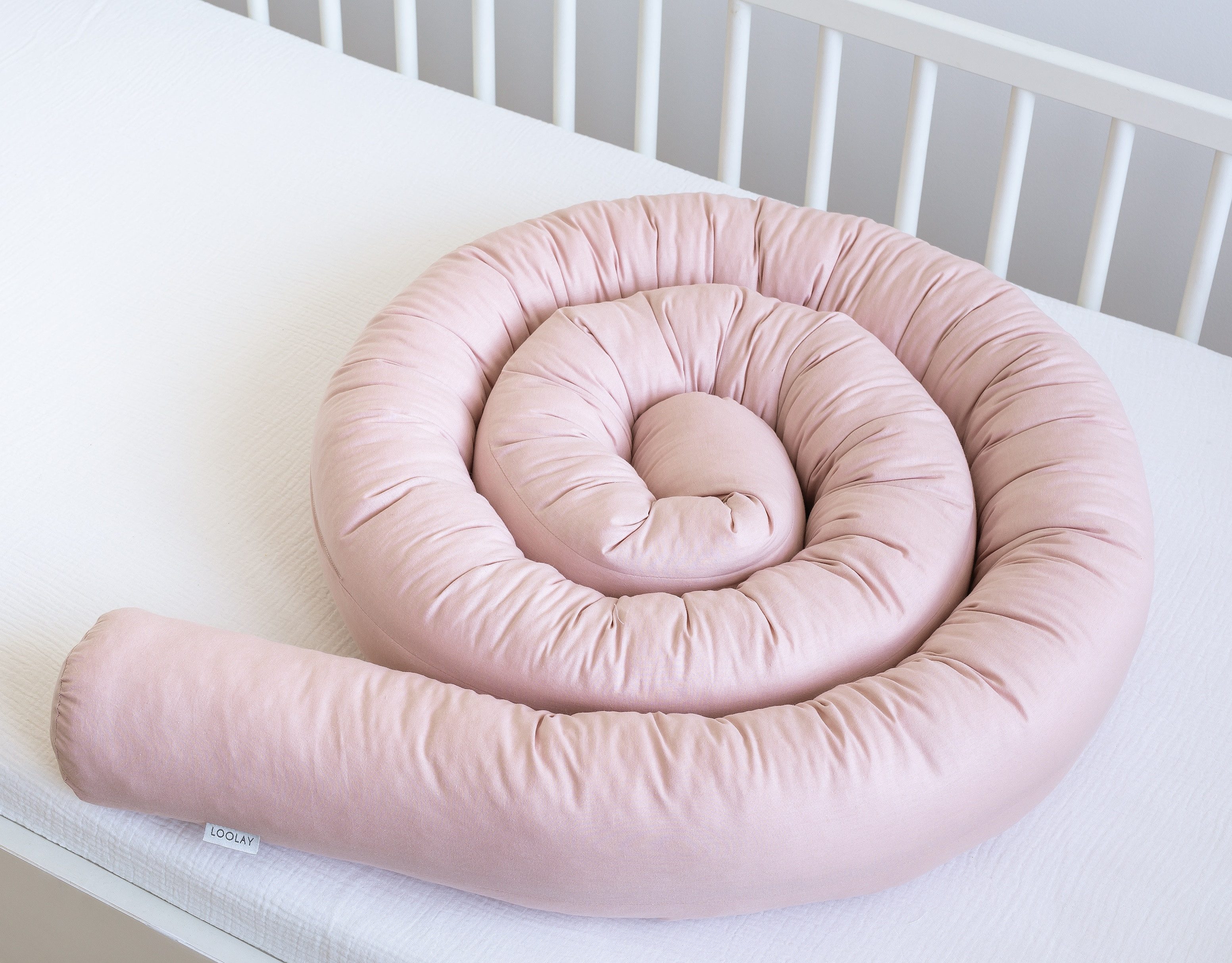 Loolay Nestchenschlange 100% ROSA Baumwolle Multifunktion PREMIUM Bettschlange Stoffschlange, (STAUBROSA Bettumrandung Krabbeldecke Babybett Umrandung Schlange Bett Kopfschutz, Zierkissen Bettrolle Dekokissen Zugluftstopper ALTROSA GESCHENK), LOOLAY® - 100% Europäische Stoffe und Kleinserien-Nähen!