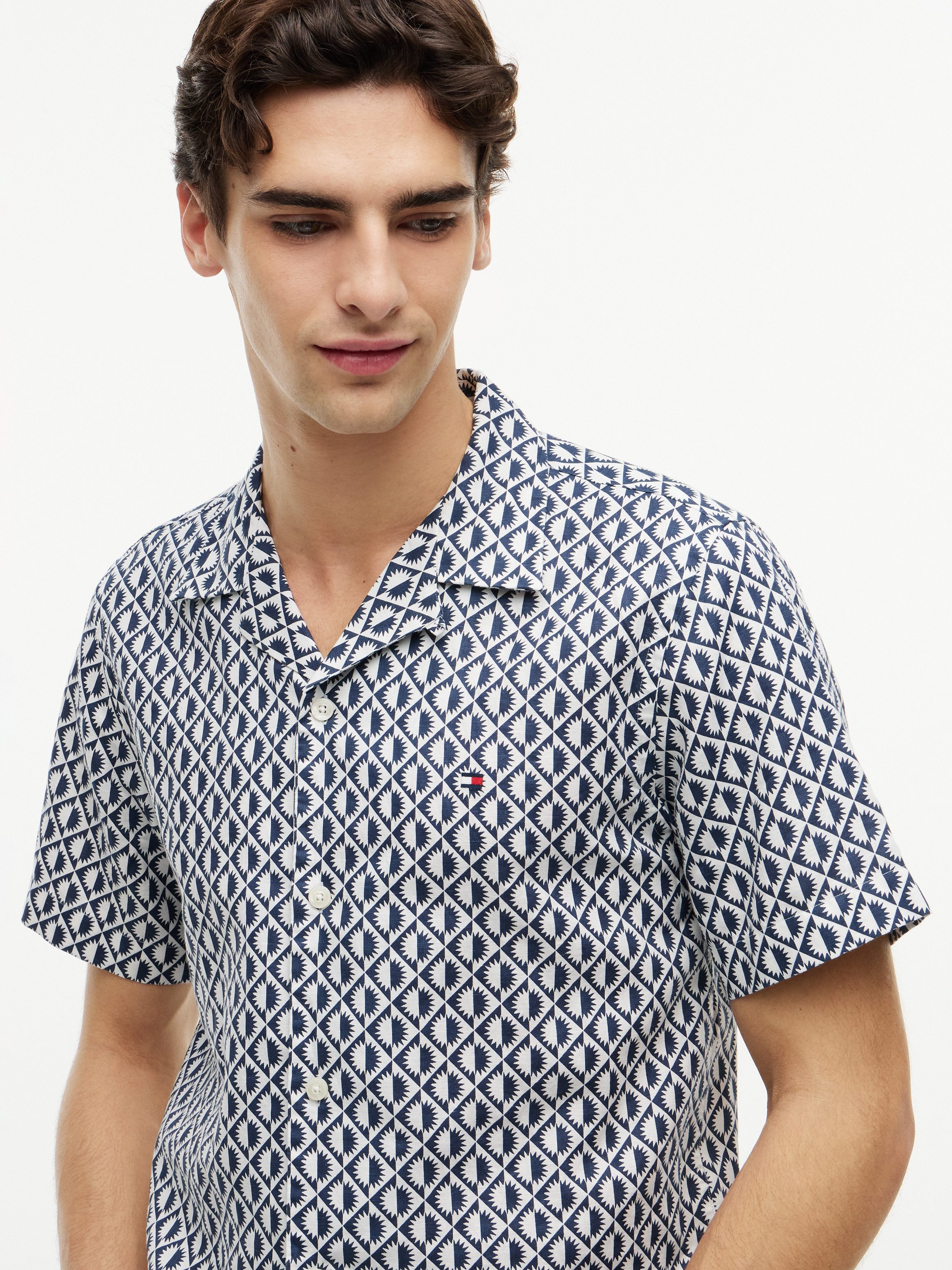 Tommy Hilfiger Kurzarmhemd LINEN BLEND AOP SS RF SHIRT aus Leinenmix mit Print