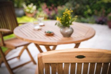 Kai Wiechmann Gartenstuhl Premium Teak Klappstuhl mit Armlehnen, wetterfester Gartenklappstuhl, hochwertiger Teak Balkonstuhl, ergonomische Form