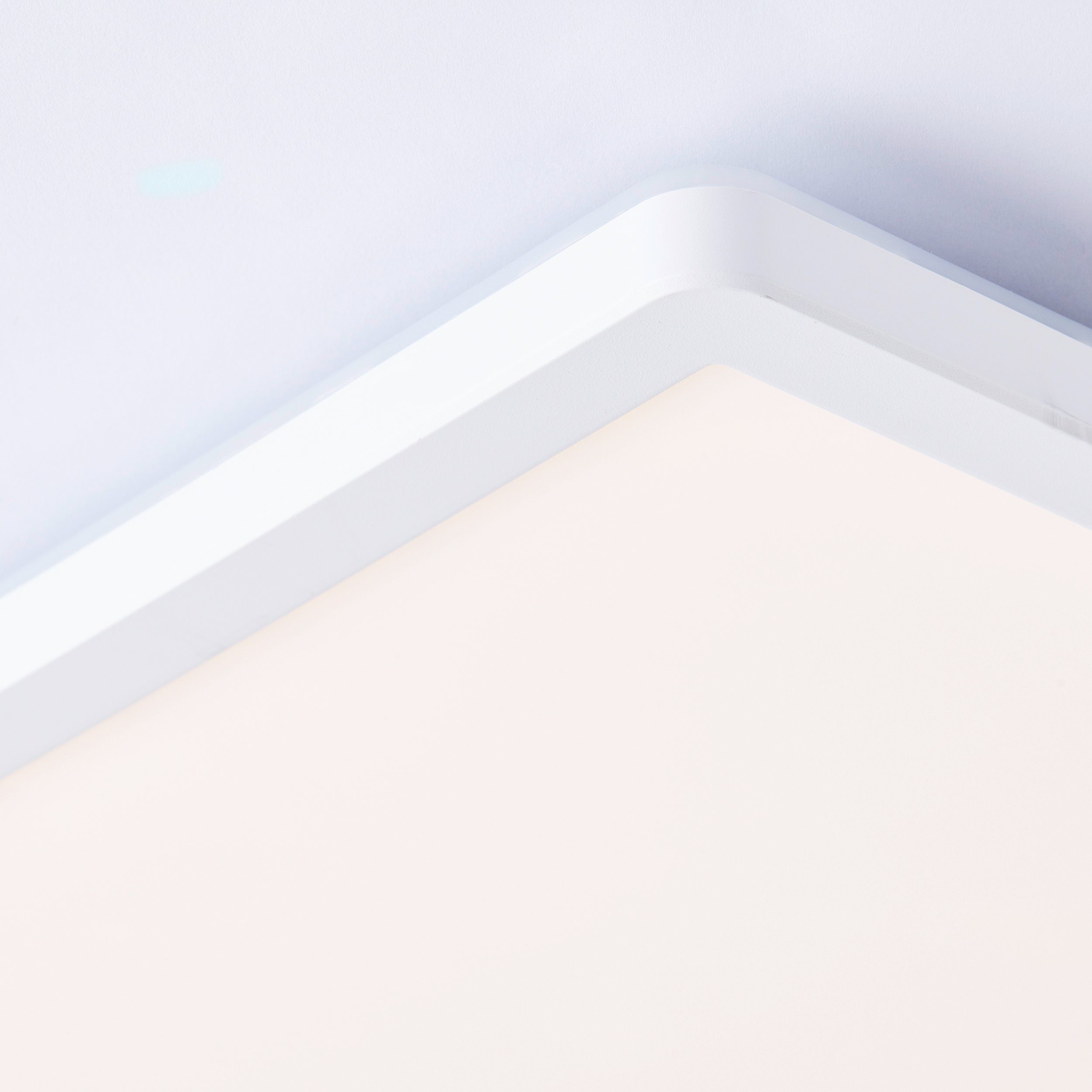 Brilliant Aufbauleuchte Saltery LED Deckenaufbau-Paneel Saltery weiß weiß, 30x30cm Deckenaufbau-Paneel Kunststoff LED 30x30cm Fernbedienung