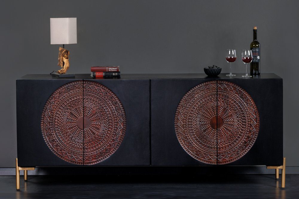 riess-ambiente Sideboard MANDALA 160cm schwarz / gold · Massivholz-Kommode mit 3D Schnitzereien (Einzelartikel, 1 St), Metall-Füße · Anrichte mit 4 Türen und 4 Fächern · Wohnzimmer · Design