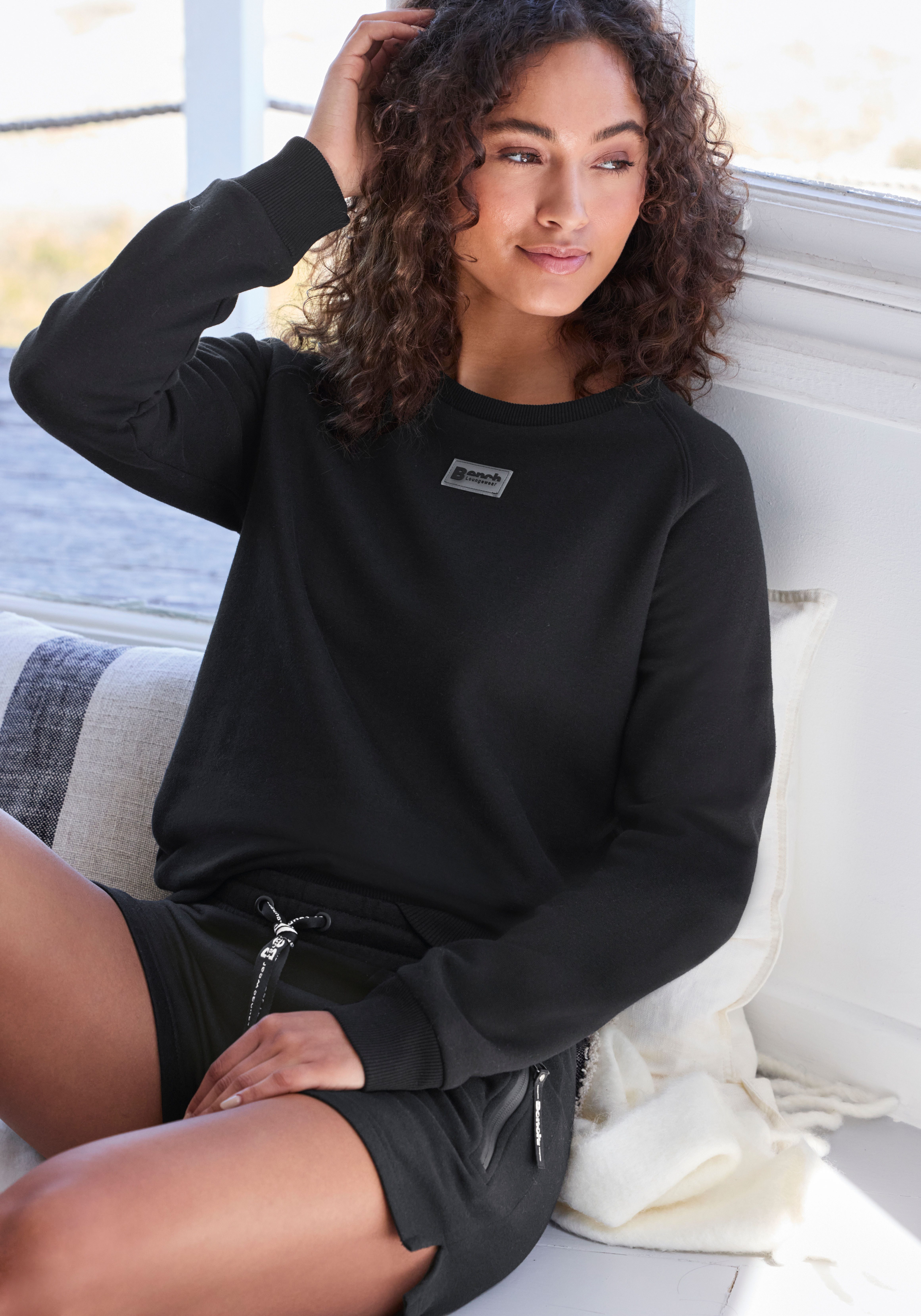 Bench. Loungewear Sweatshirt mit kleinem Logo Detail, Loungewear