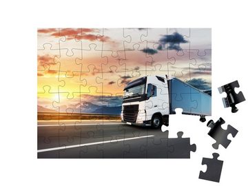 puzzleYOU Puzzle Europäischer LKW auf der Autobahn, 48 Puzzleteile, puzzleYOU-Kollektionen Trucks & LKW