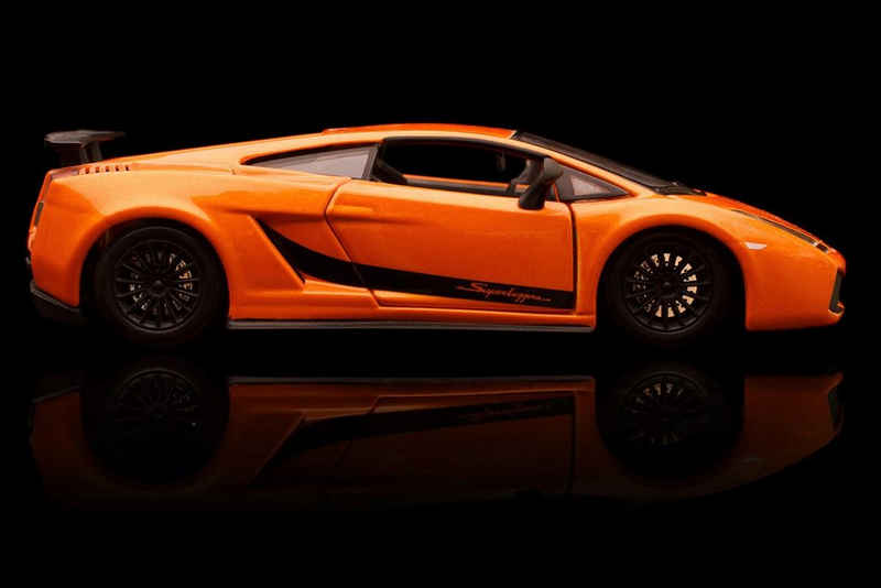 Papermoon Fototapete Auto orange, Vliestapete, hochwertiger Digitaldruck, inklusive Kleister