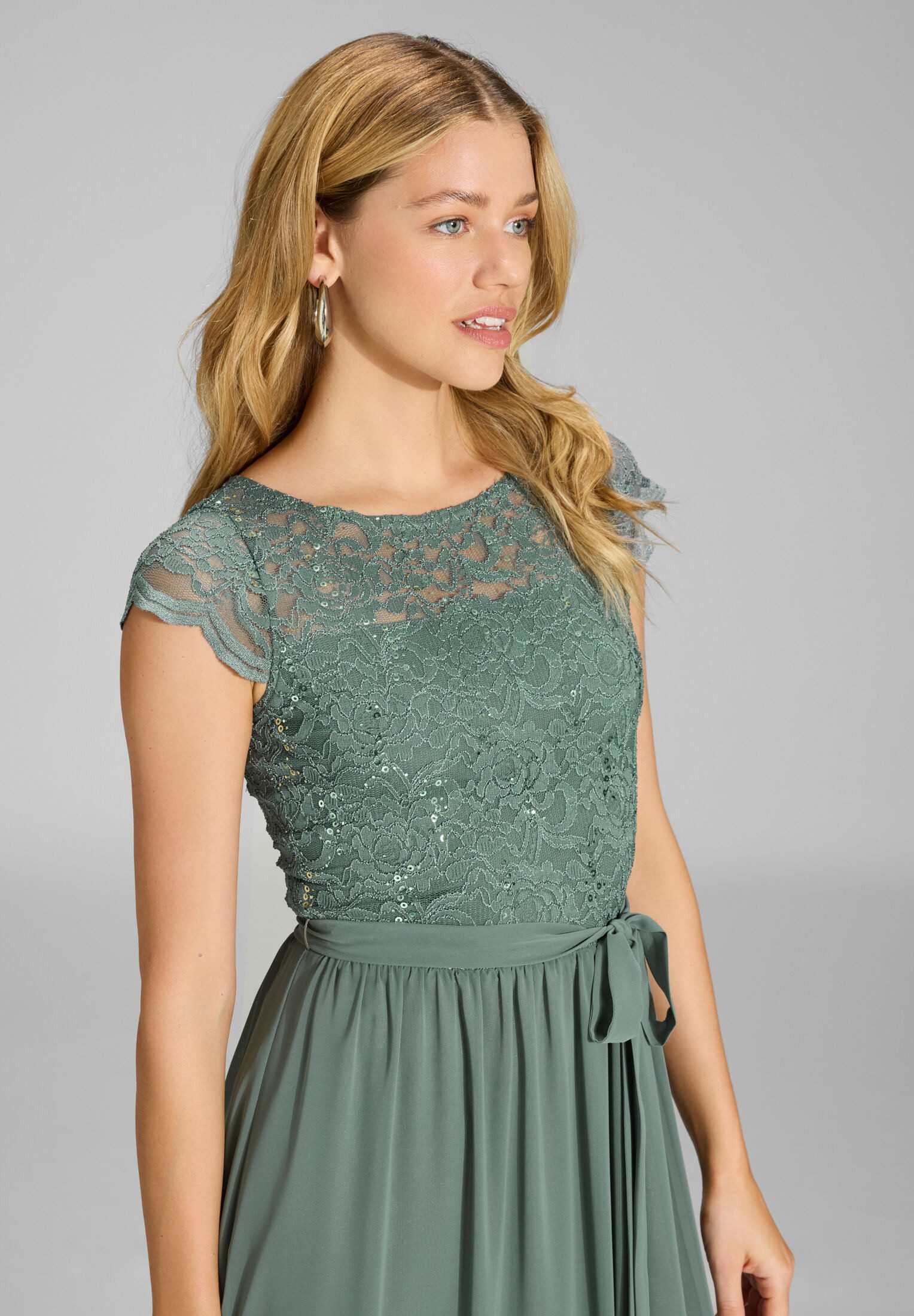 SWING Abendkleid Taillierte Passform mit ausgestelltem Rockteil
