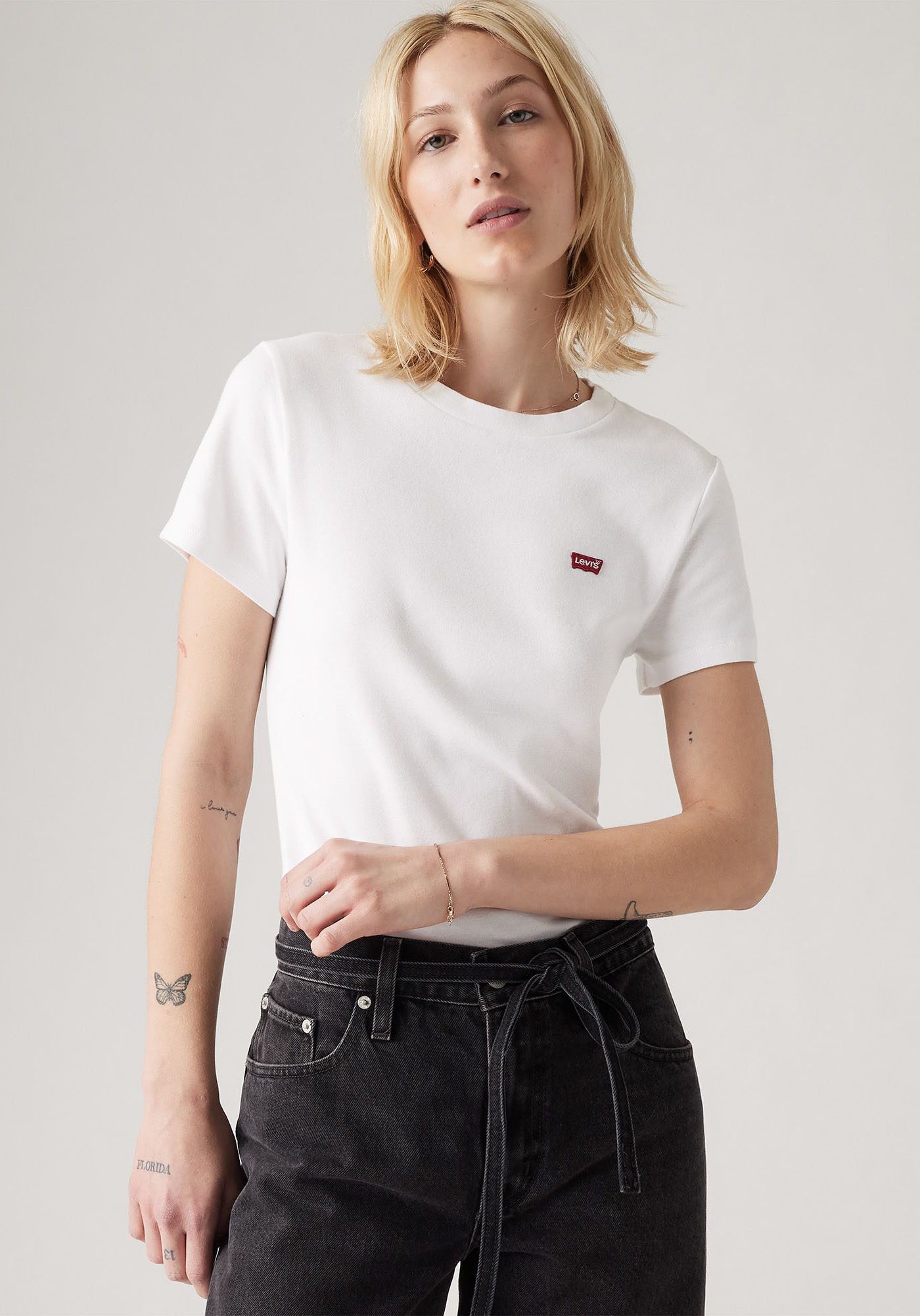 Levi's® T-Shirt ESSENTIAL HM SS TEE Taillierter Schnitt günstig online kaufen