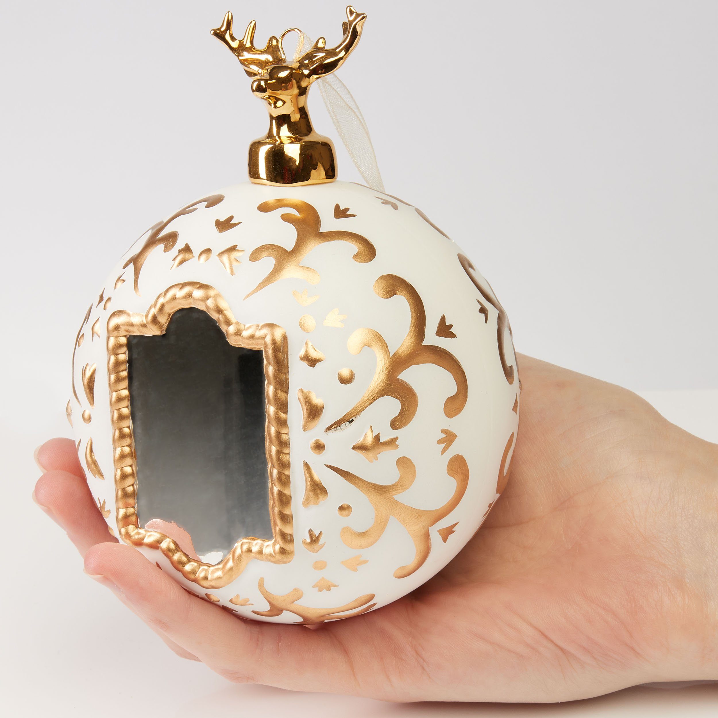 Royal 10 Weihnachtskugel - Weiß Handarbeit BRUBAKER Gold - Baumkugel mit St), Premium - Weihnachtsbaumkugel cm Hirsch mit Christbaumkugel und Glas Muster Figur (1 Deer Spiegel