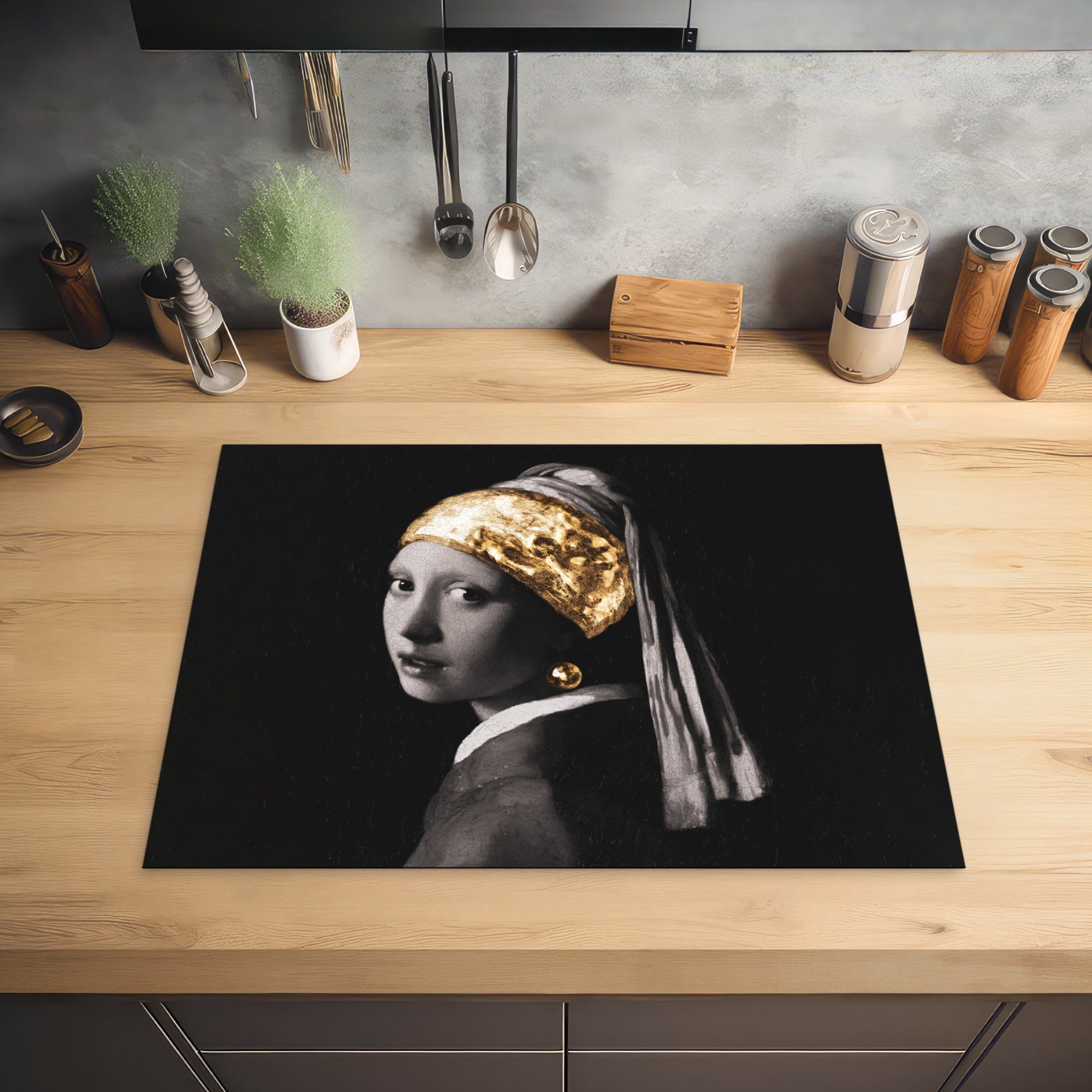 MuchoWow Herdblende-/Abdeckplatte Mädchen mit Perlenohrring für Vermeer Induktionskochfeld die - - Schwarz Schutz Vinyl, Gold, Weiß küche, - (1 71x52 tlg), Ceranfeldabdeckung cm, 