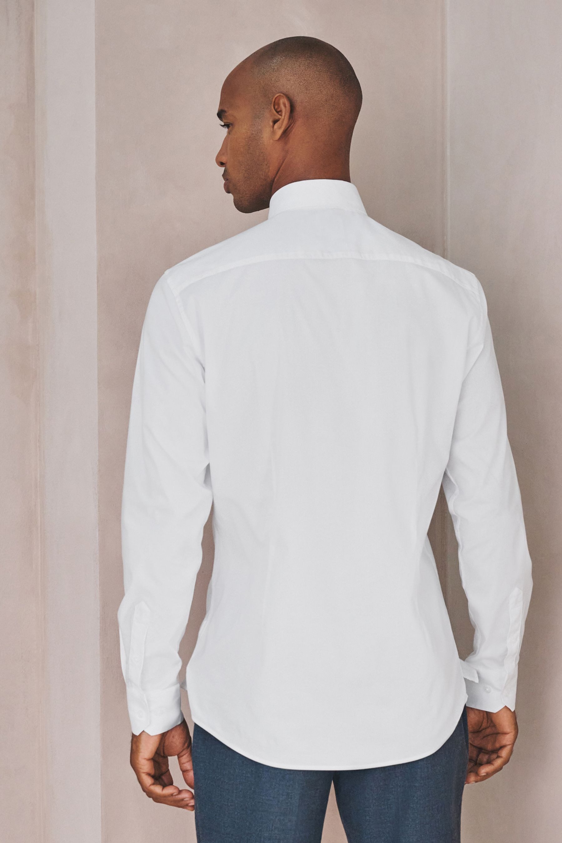 Next Langarmhemd Langärmeliges Slim Fit Hemd aus Baumwollstretch (1-tlg)