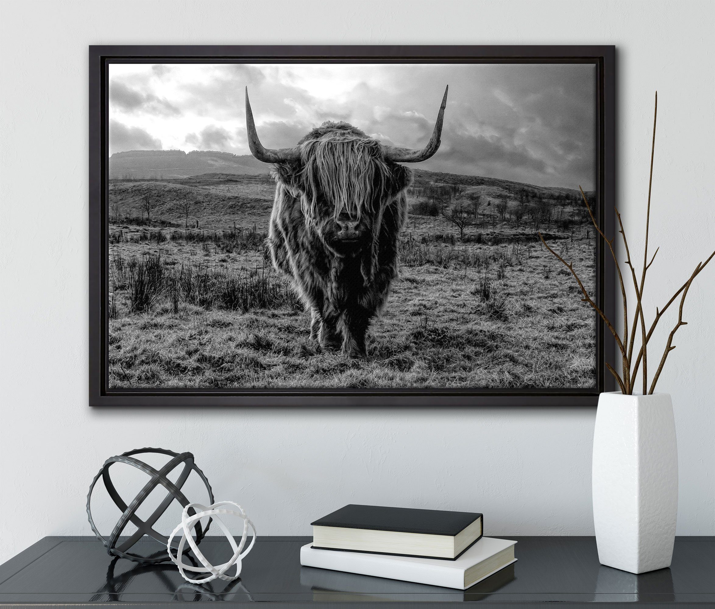 Pixxprint Leinwandbild fertig bei Highlandrind inkl. Monochrome, einem gefasst, in Sonnenuntergang, bespannt, (1 Schattenfugen-Bilderrahmen Zackenaufhänger Wanddekoration Leinwandbild St)