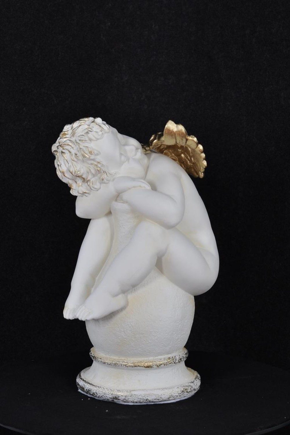 JVmoebel Engelfigur Abstrakte Engelsskulptur aus Keramik in Weiß und Gold, Made in Europa