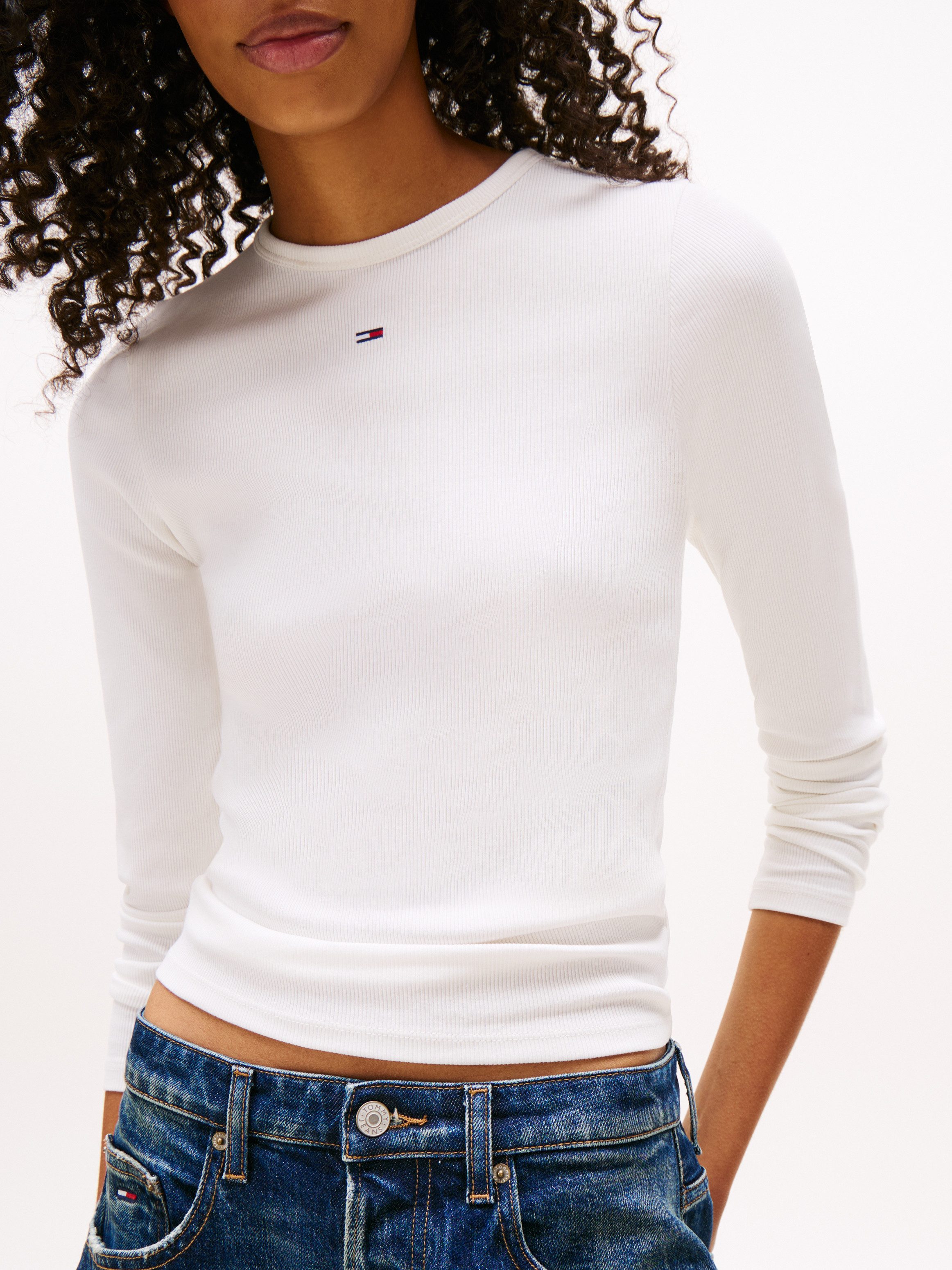Tommy Jeans Langarmshirt TJW SLIM ESSENTIAL RIB LS mit Logostickerei